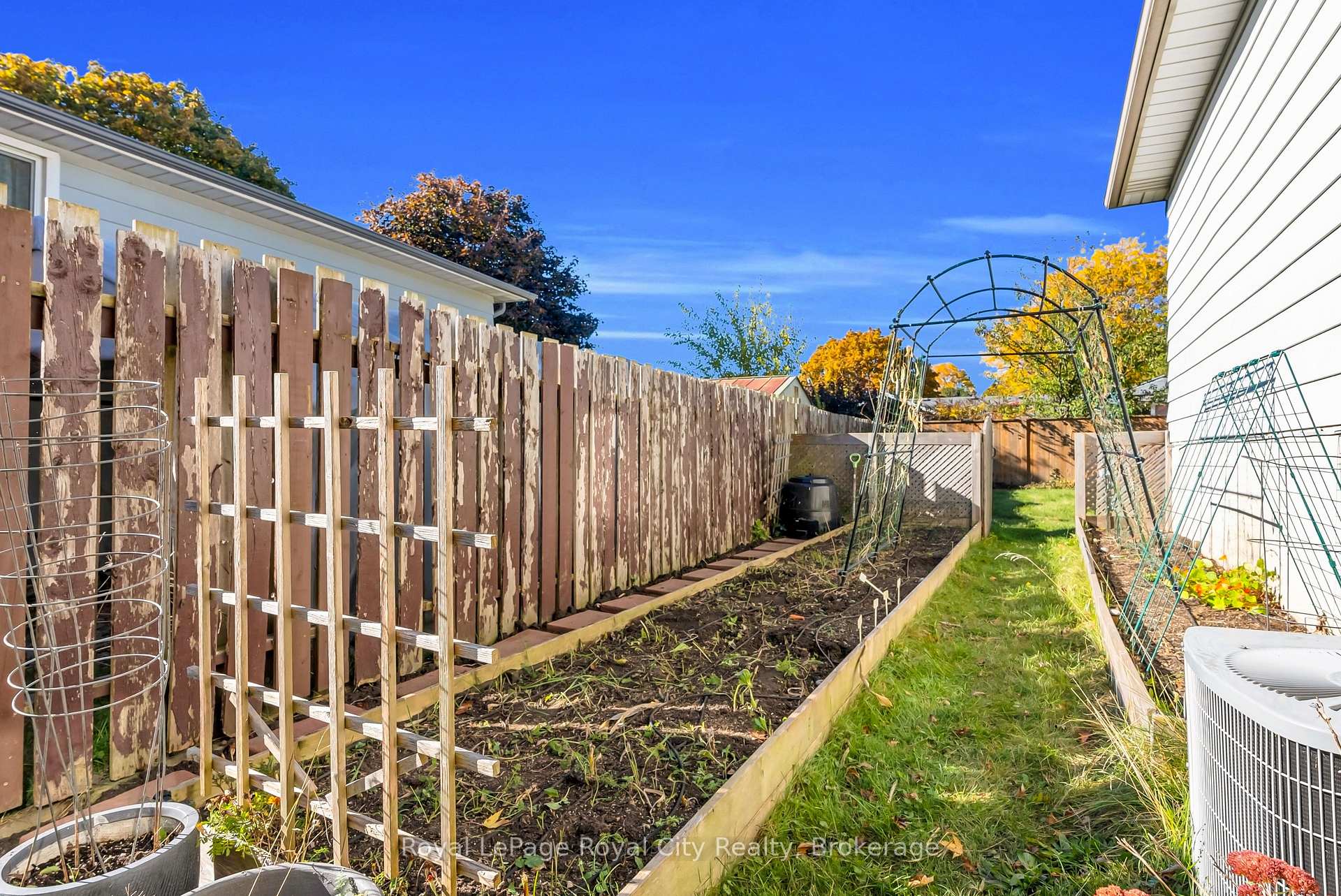 Photo 41 of 56 Forest Drive, Brant, Paris — HOMEH