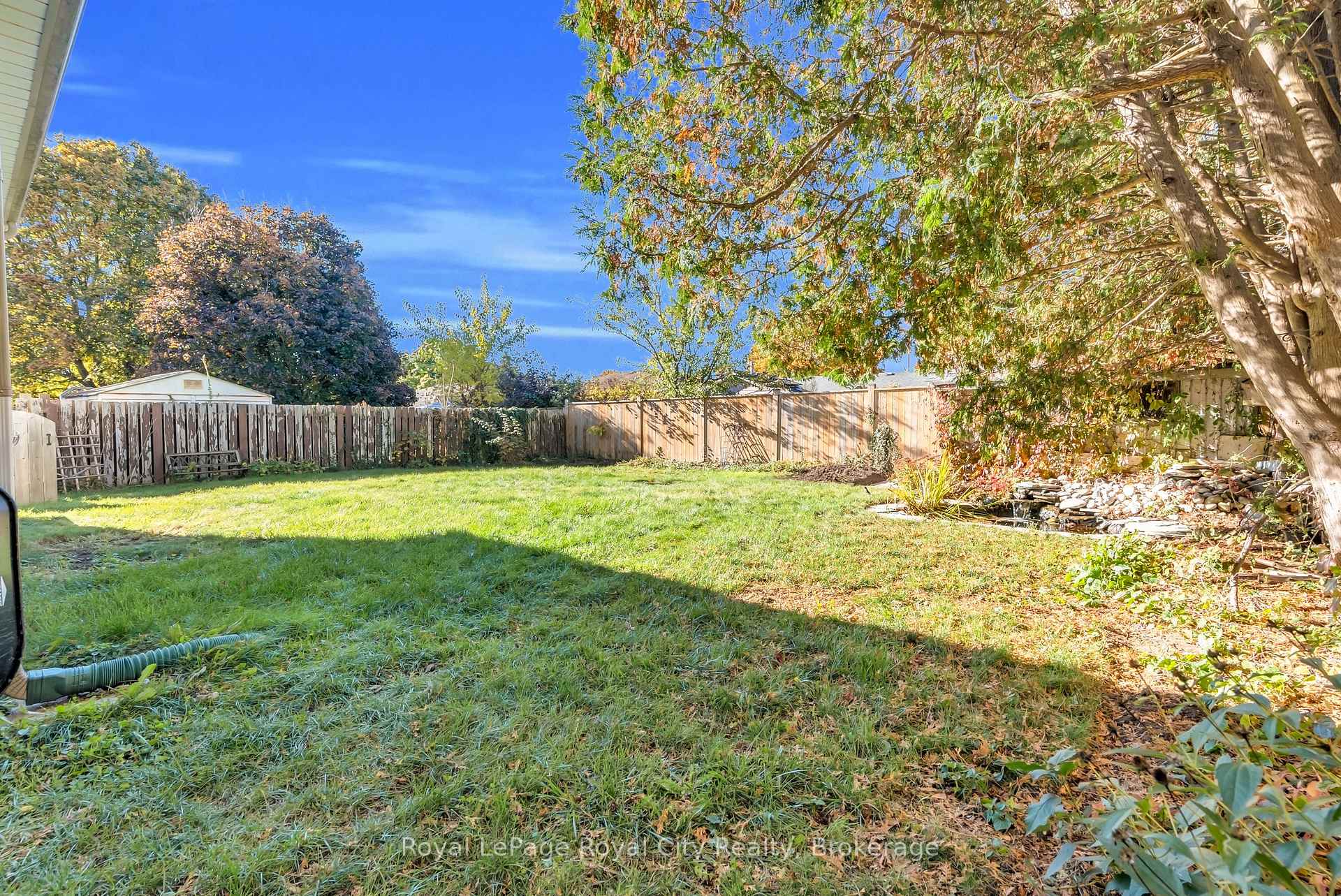 Photo 45 of 56 Forest Drive, Brant, Paris — HOMEH