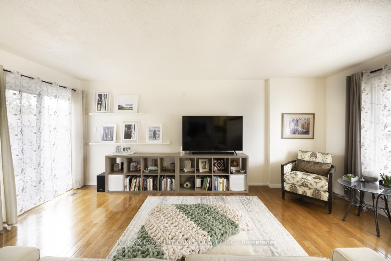 Photo 5 of 228 Lakeland Crescent, Brock, Beaverton — HOMEH