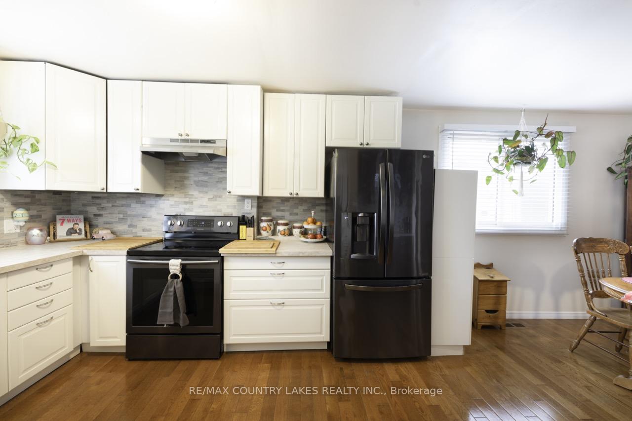 Photo 7 of 228 Lakeland Crescent, Brock, Beaverton — HOMEH