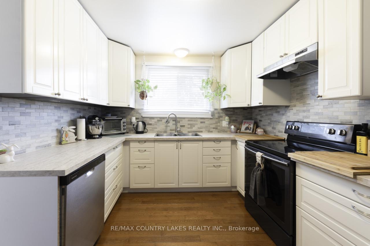 Photo 8 of 228 Lakeland Crescent, Brock, Beaverton — HOMEH