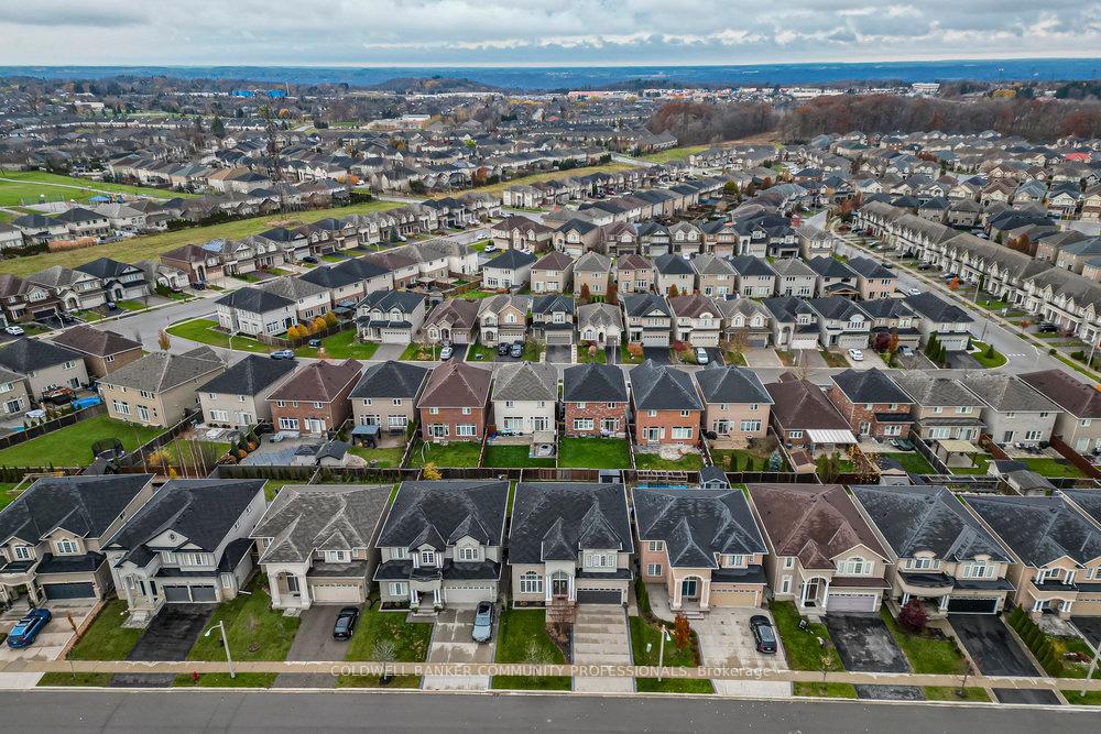 Photo 48 of 51 Weaver Drive, Hamilton, Meadowlands — HOMEH