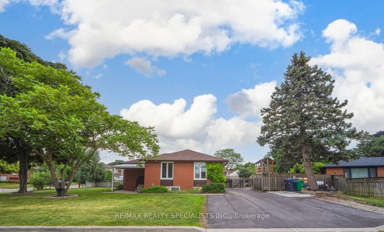 Photo 1 of 2 Dunster Crescent, Brampton, Southgate — HOMEH