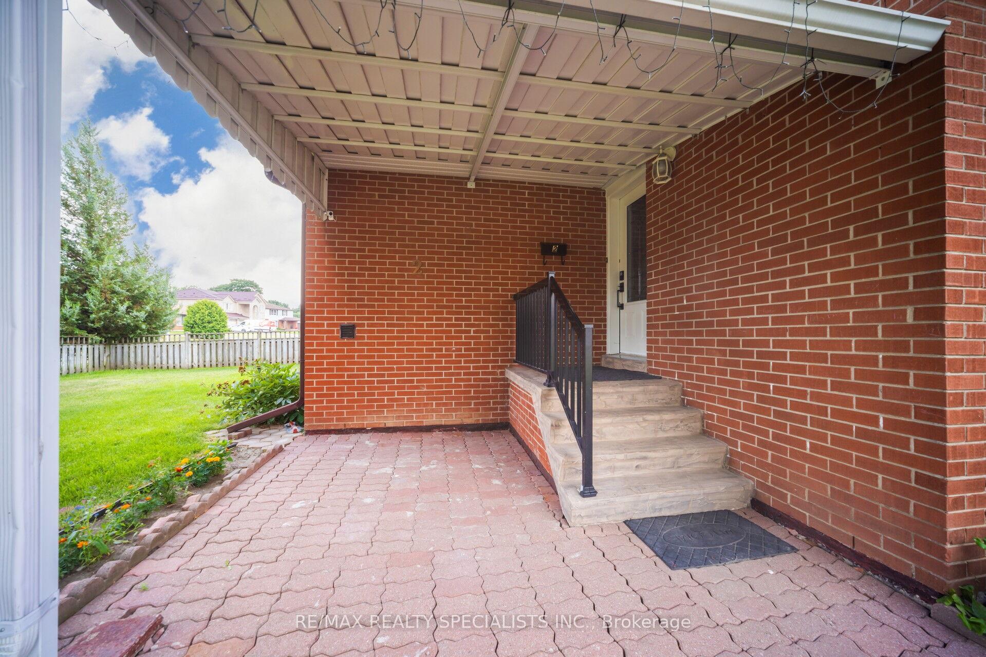 Photo 13 of 2 Dunster Crescent, Brampton, Southgate — HOMEH