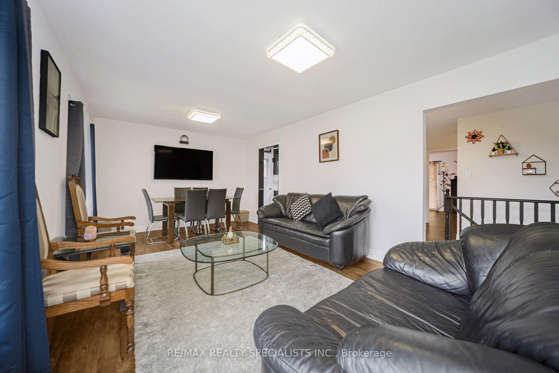 Photo 18 of 2 Dunster Crescent, Brampton, Southgate — HOMEH