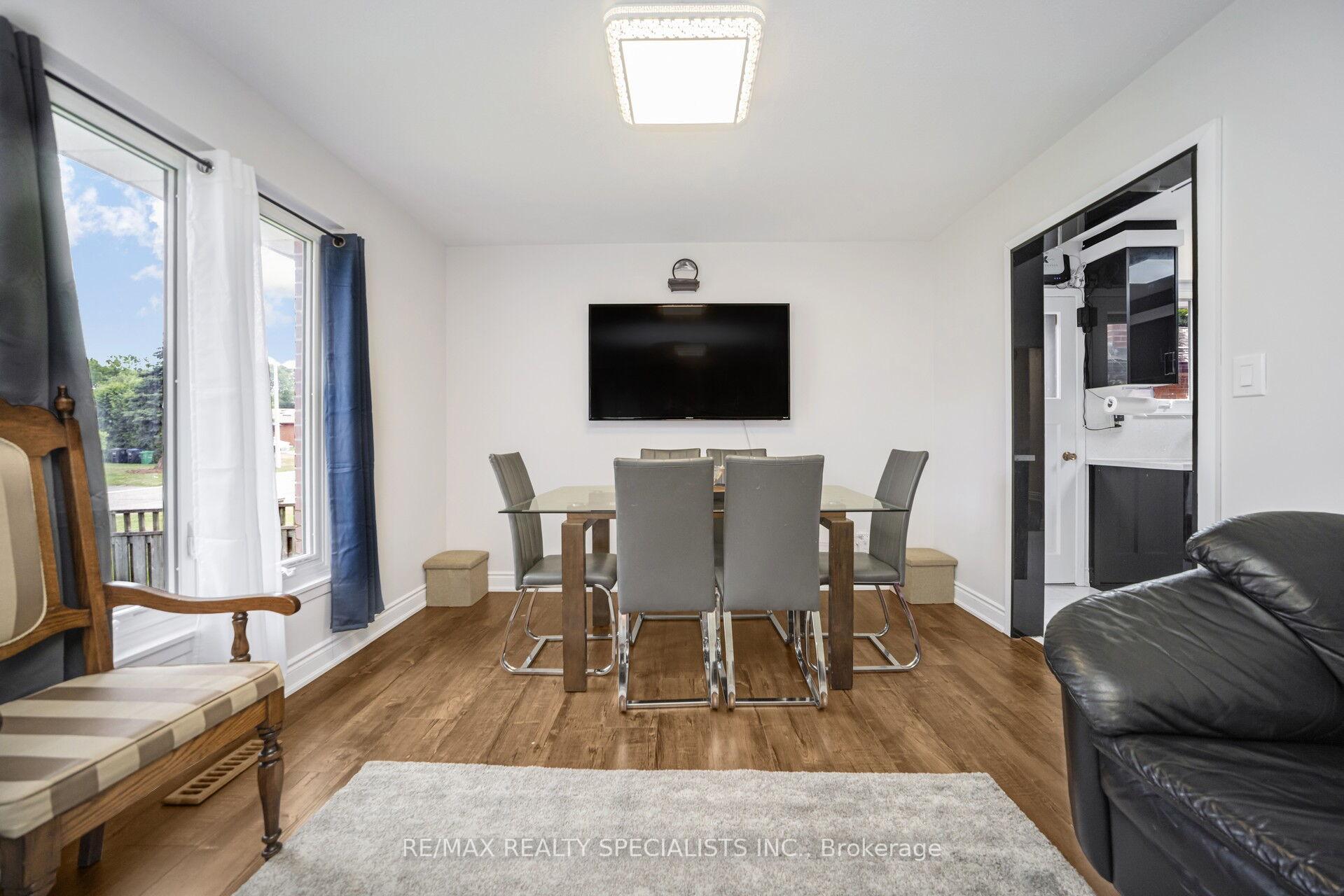 Photo 33 of 2 Dunster Crescent, Brampton, Southgate — HOMEH