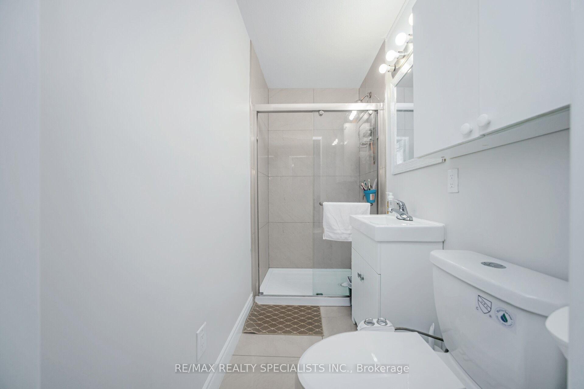 Photo 30 of 2 Dunster Crescent, Brampton, Southgate — HOMEH