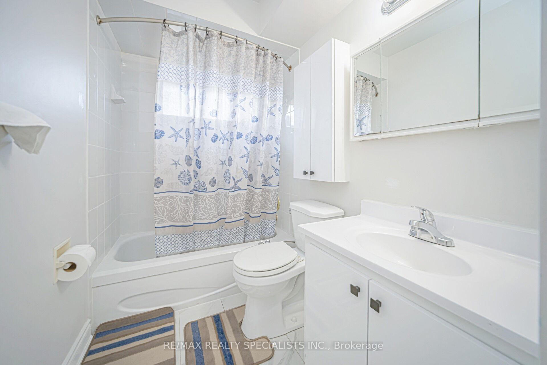 Photo 8 of 2 Dunster Crescent, Brampton, Southgate — HOMEH