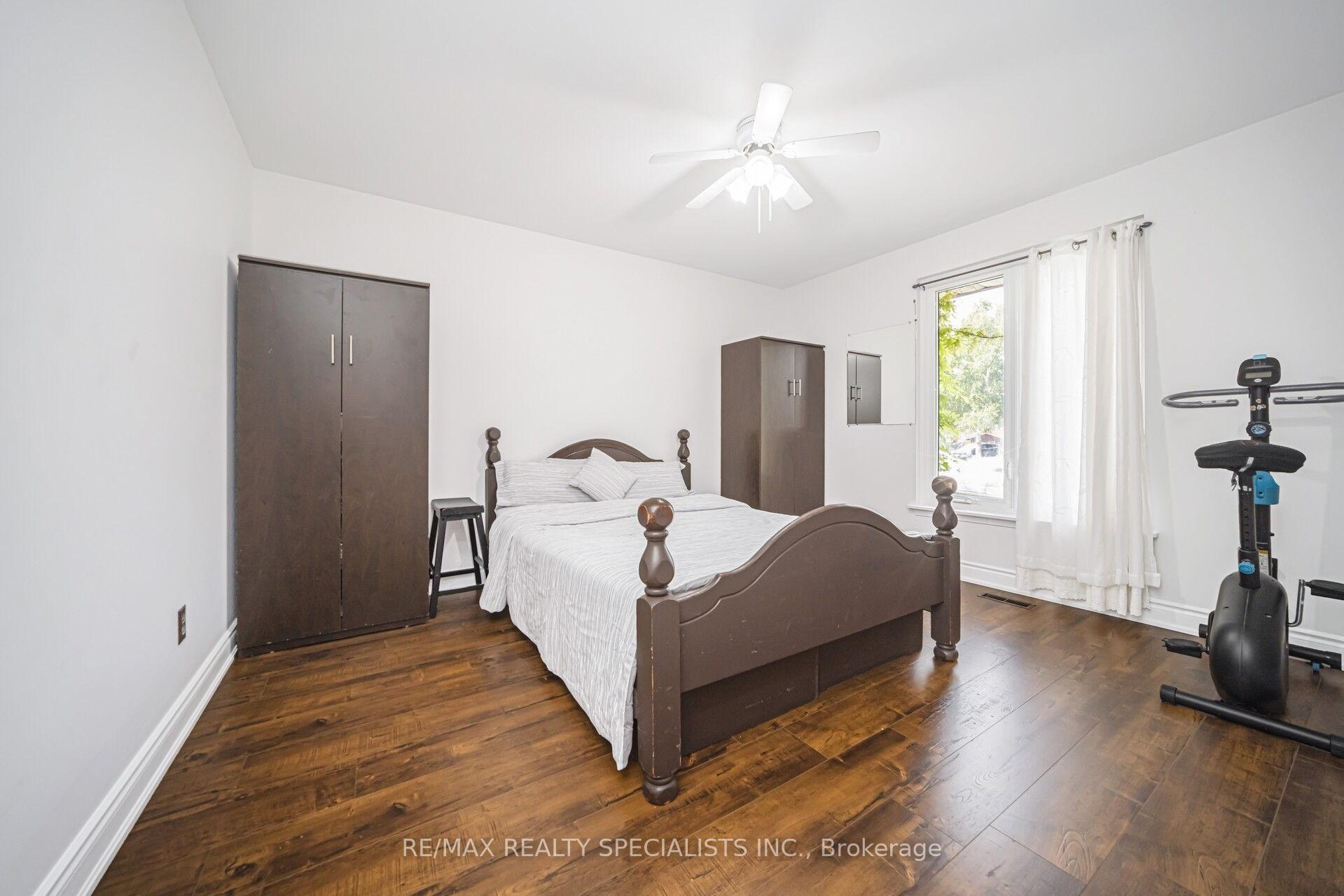 Photo 7 of 2 Dunster Crescent, Brampton, Southgate — HOMEH