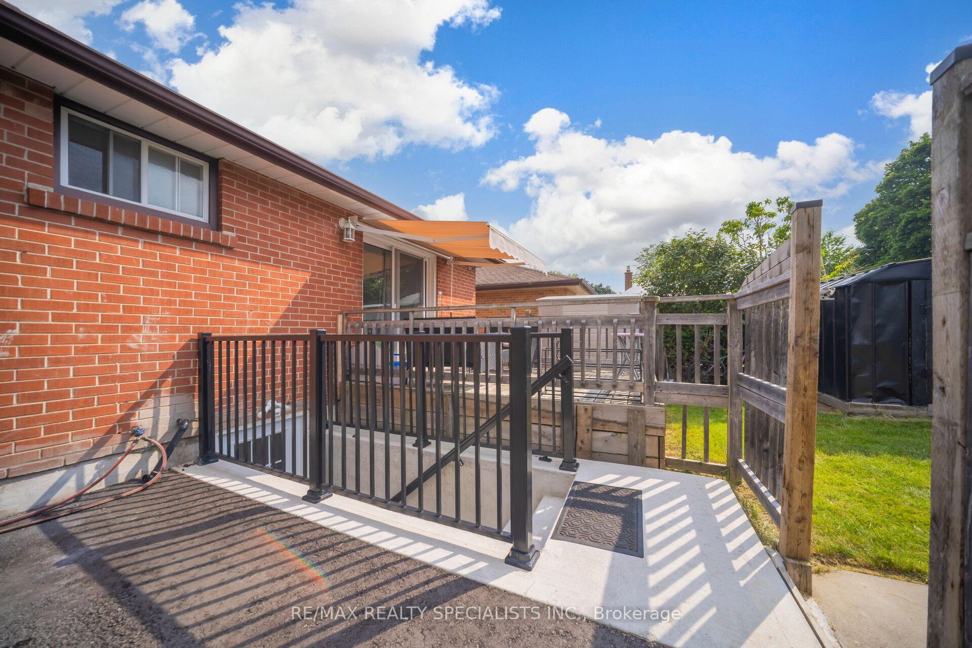 Photo 14 of 2 Dunster Crescent, Brampton, Southgate — HOMEH
