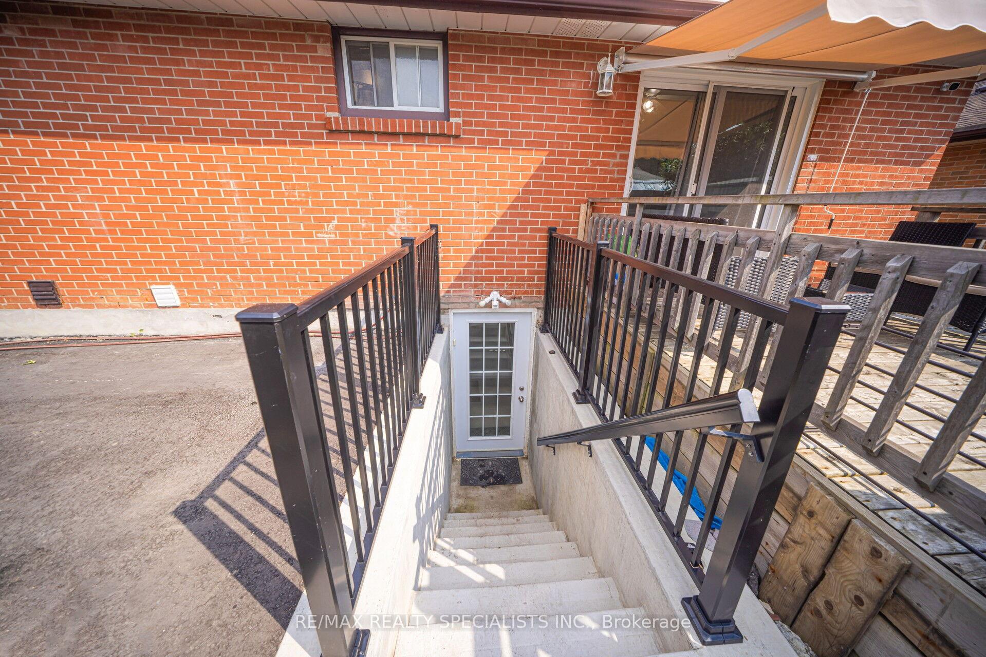 Photo 19 of 2 Dunster Crescent, Brampton, Southgate — HOMEH
