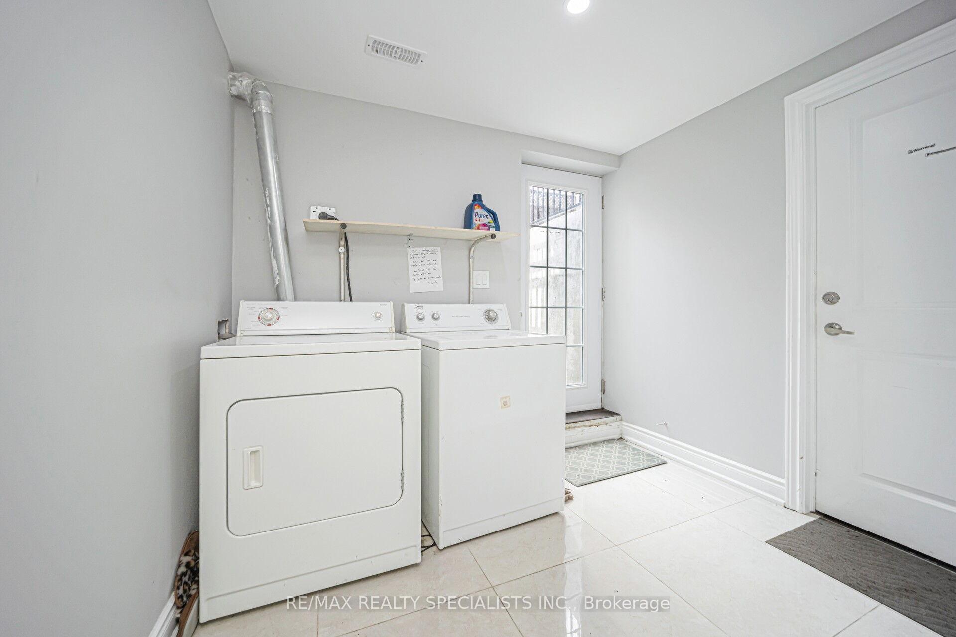 Photo 34 of 2 Dunster Crescent, Brampton, Southgate — HOMEH