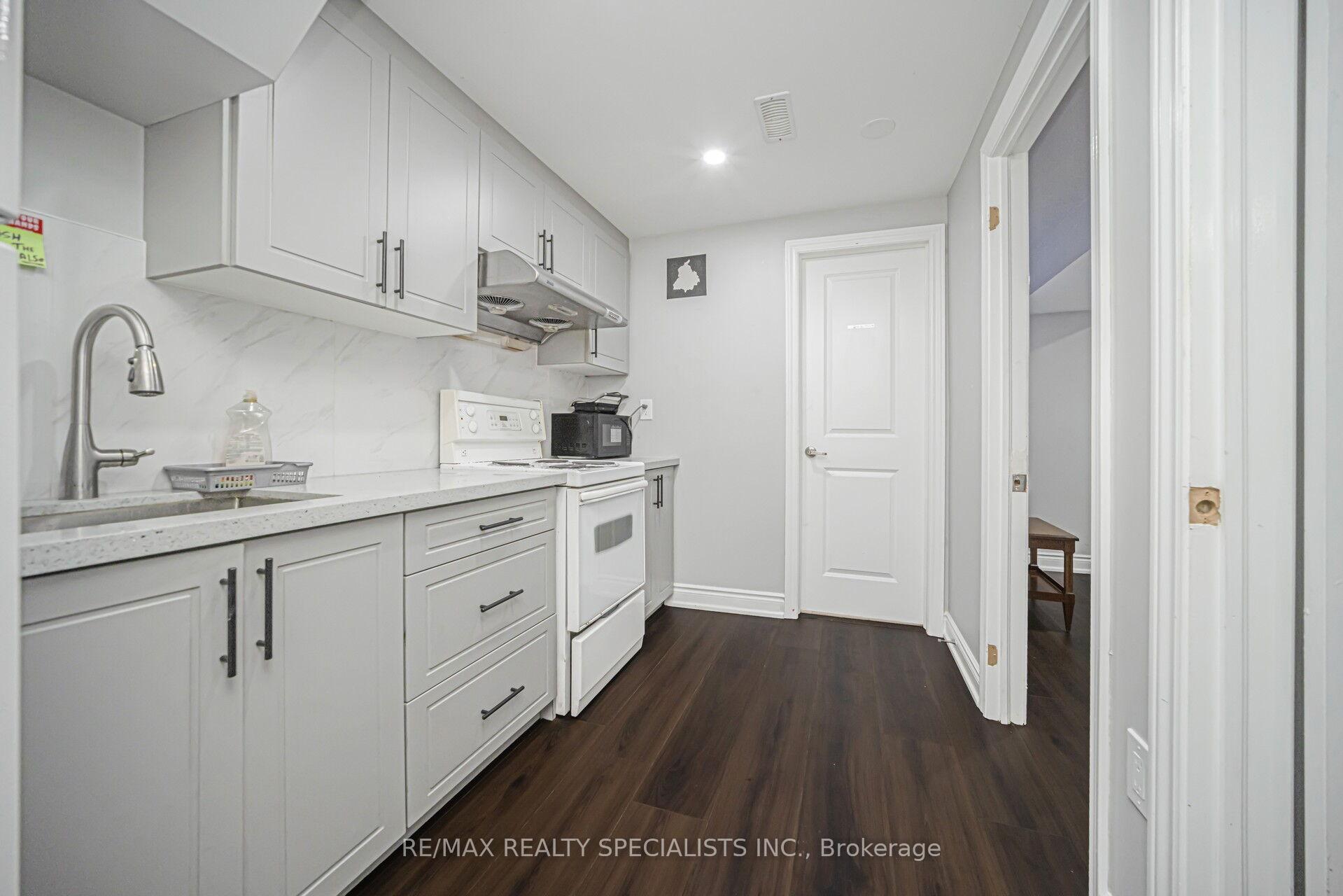 Photo 17 of 2 Dunster Crescent, Brampton, Southgate — HOMEH