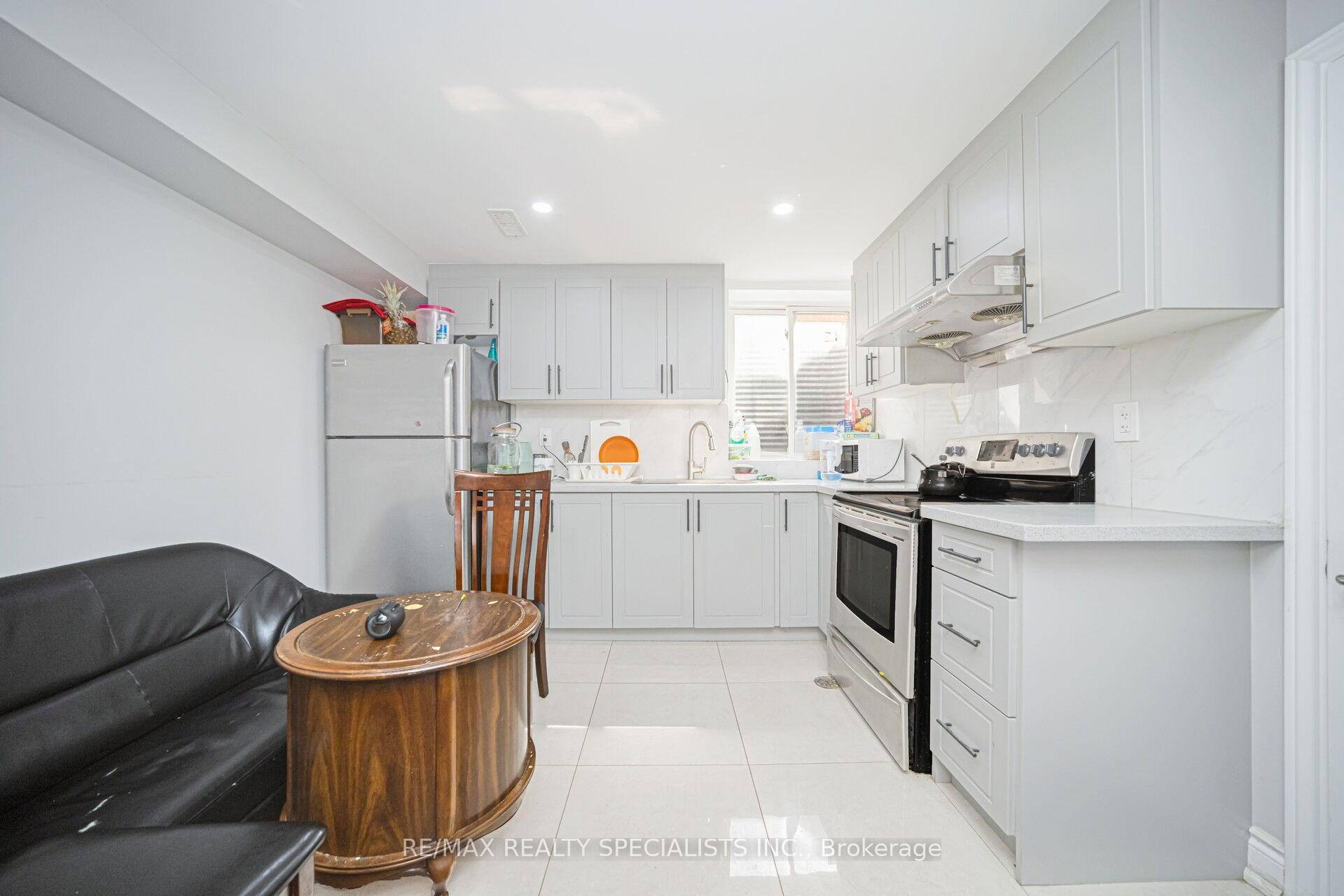 Photo 32 of 2 Dunster Crescent, Brampton, Southgate — HOMEH