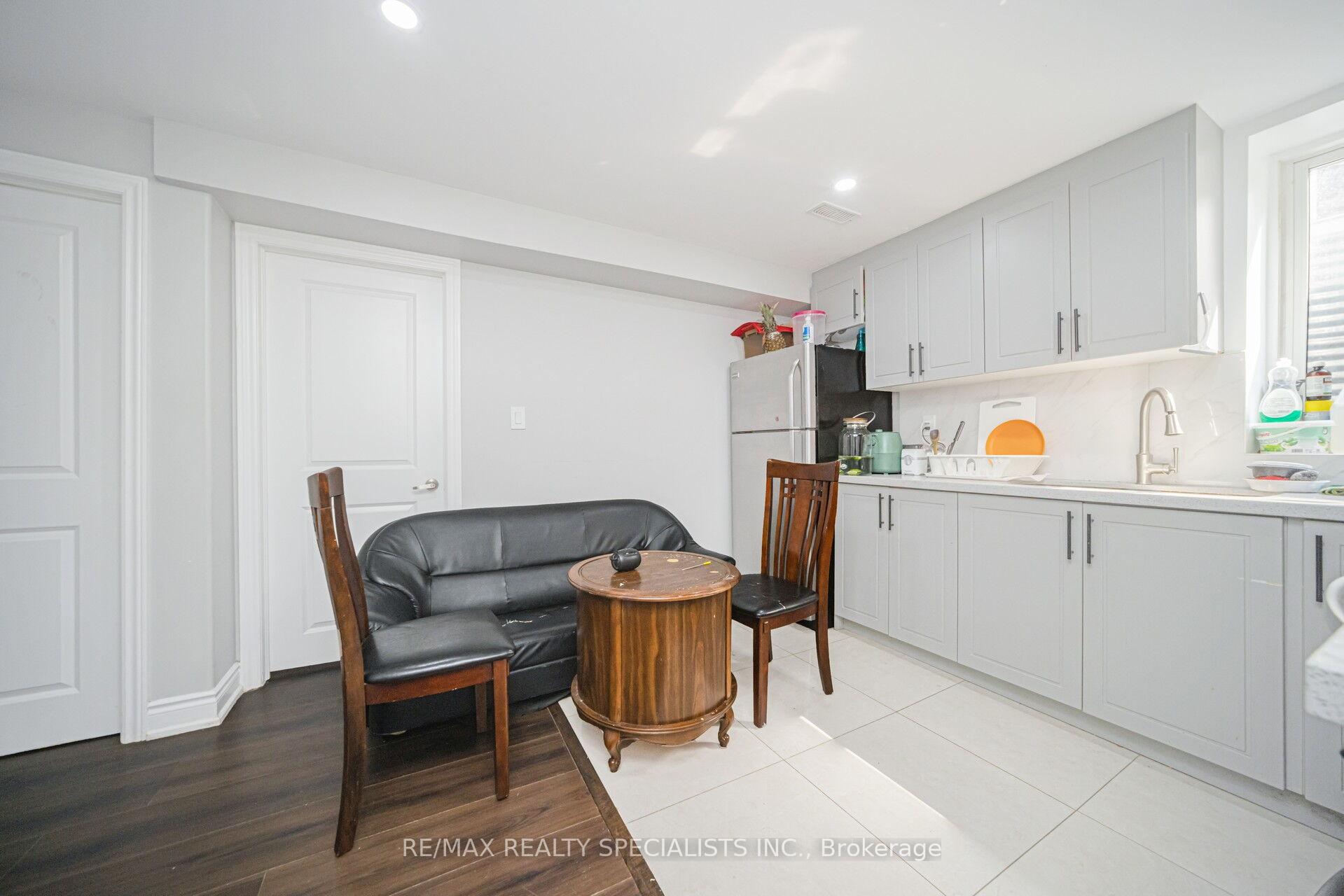 Photo 31 of 2 Dunster Crescent, Brampton, Southgate — HOMEH