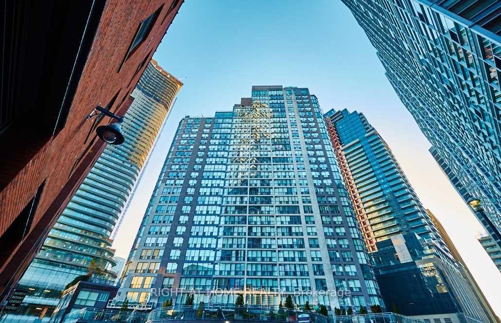 Front of Unit 1113, 24 Wellesley Street W