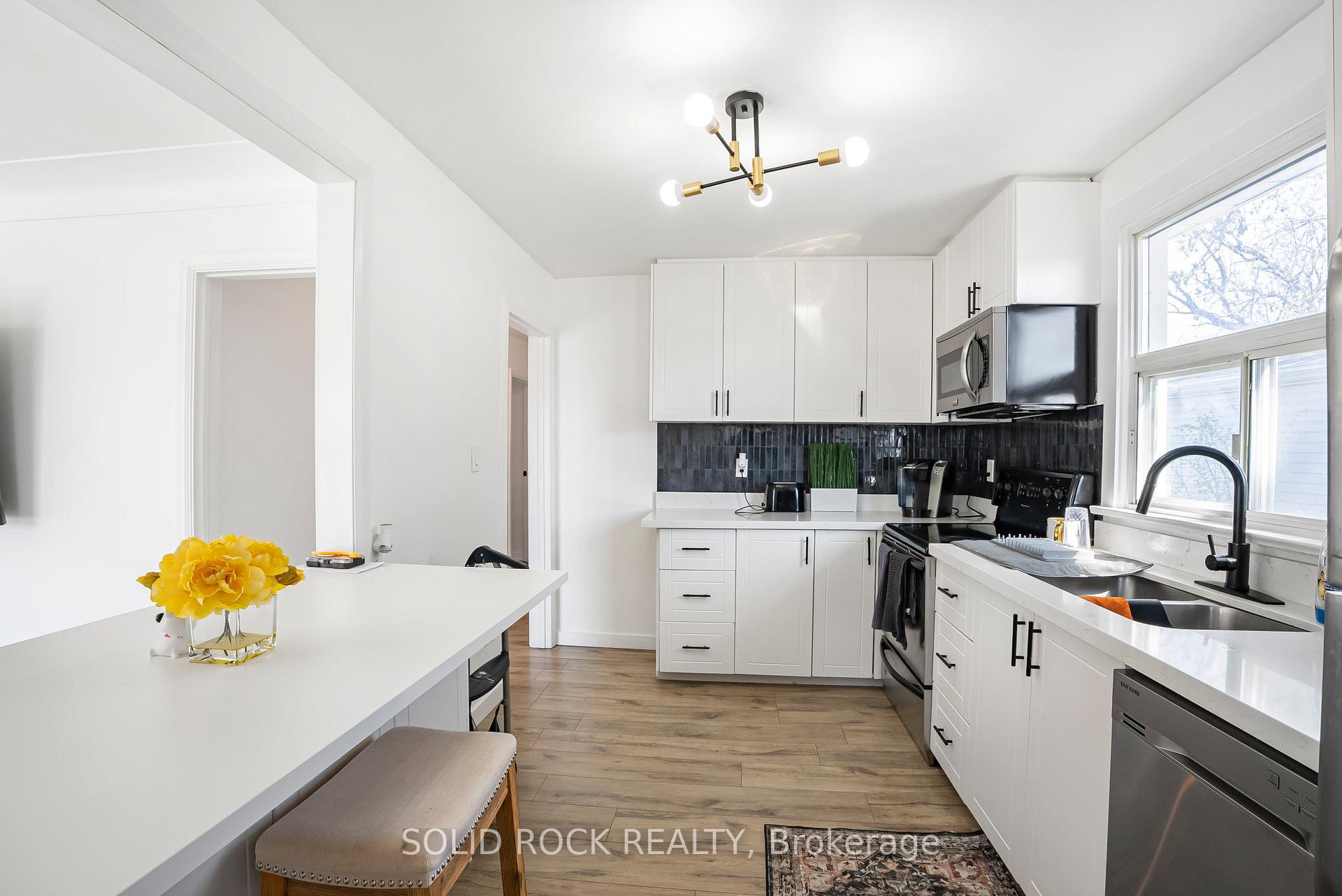 Photo 2 of 60 Lincoln Road, Hamilton, Stoney Creek — HOMEH