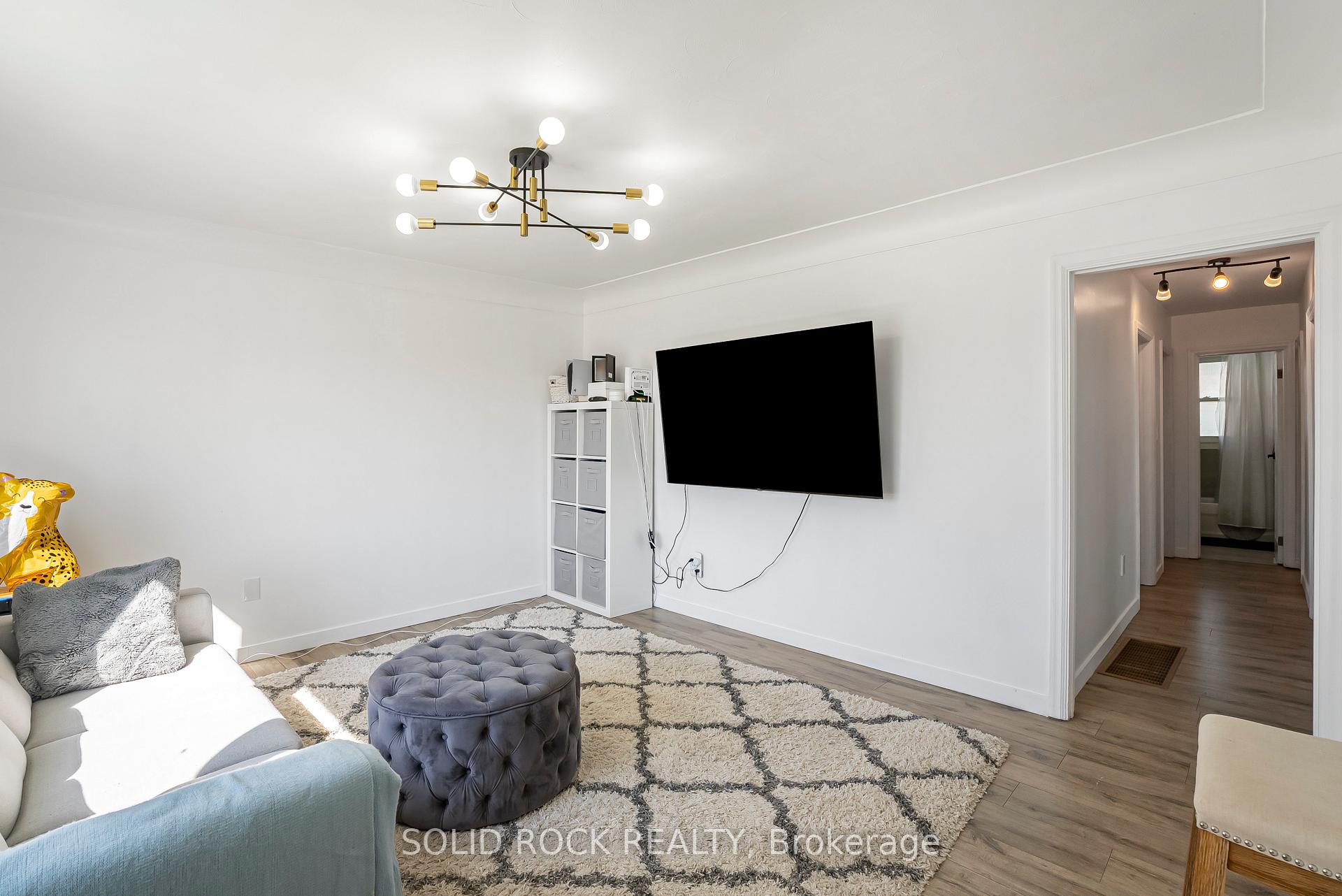 Photo 4 of 60 Lincoln Road, Hamilton, Stoney Creek — HOMEH