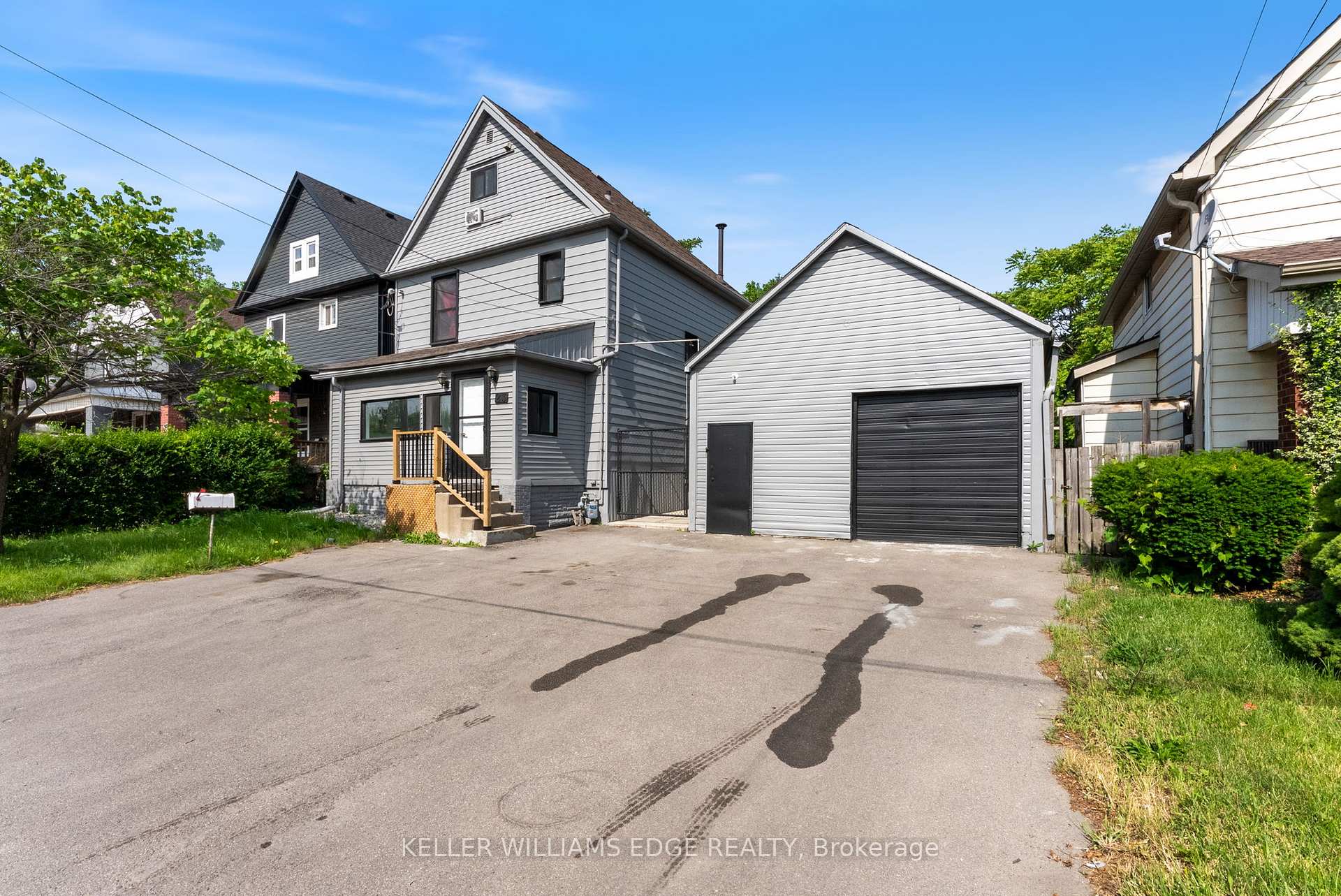 Front of 23 Lyndhurst Street