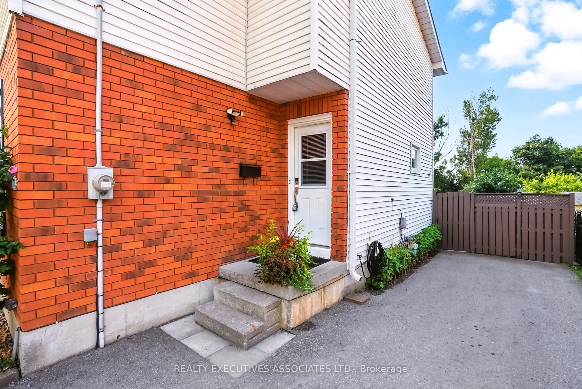 Photo 3 of 77B Queen Street, Clarington, Bowmanville — HOMEH
