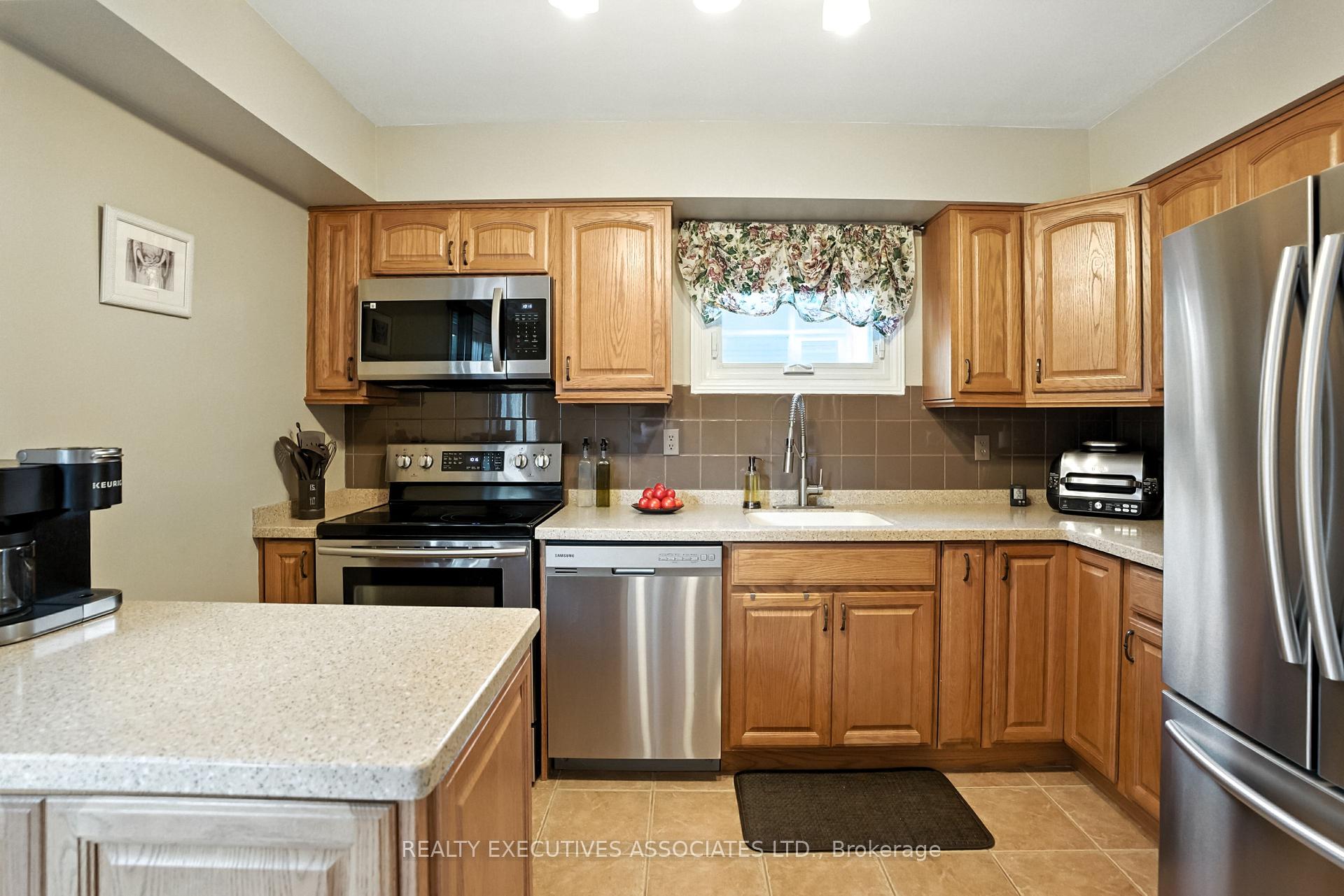 Photo 13 of 77B Queen Street, Clarington, Bowmanville — HOMEH