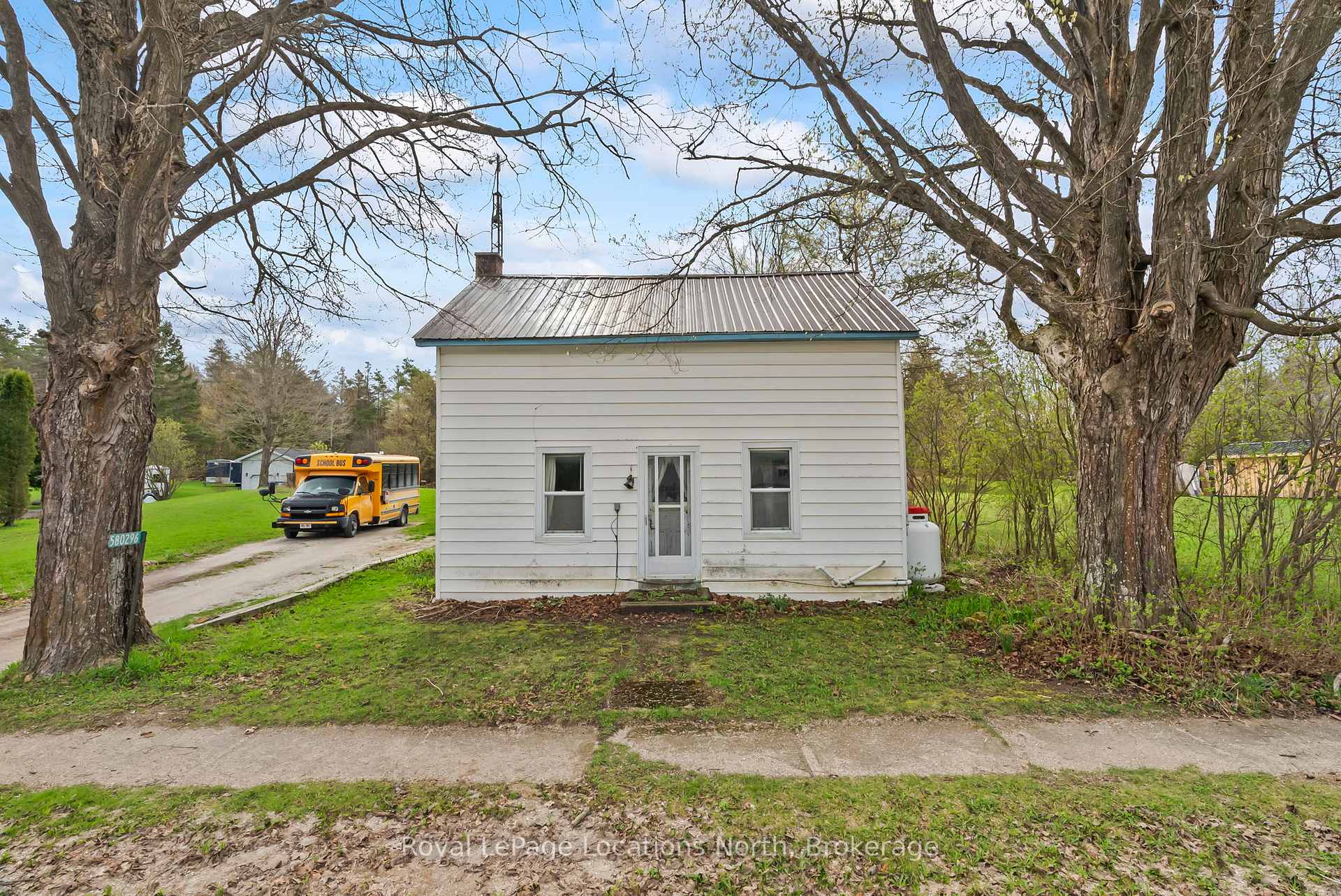Photo 3 of 580296 Sideroad 60, Chatsworth — HOMEH