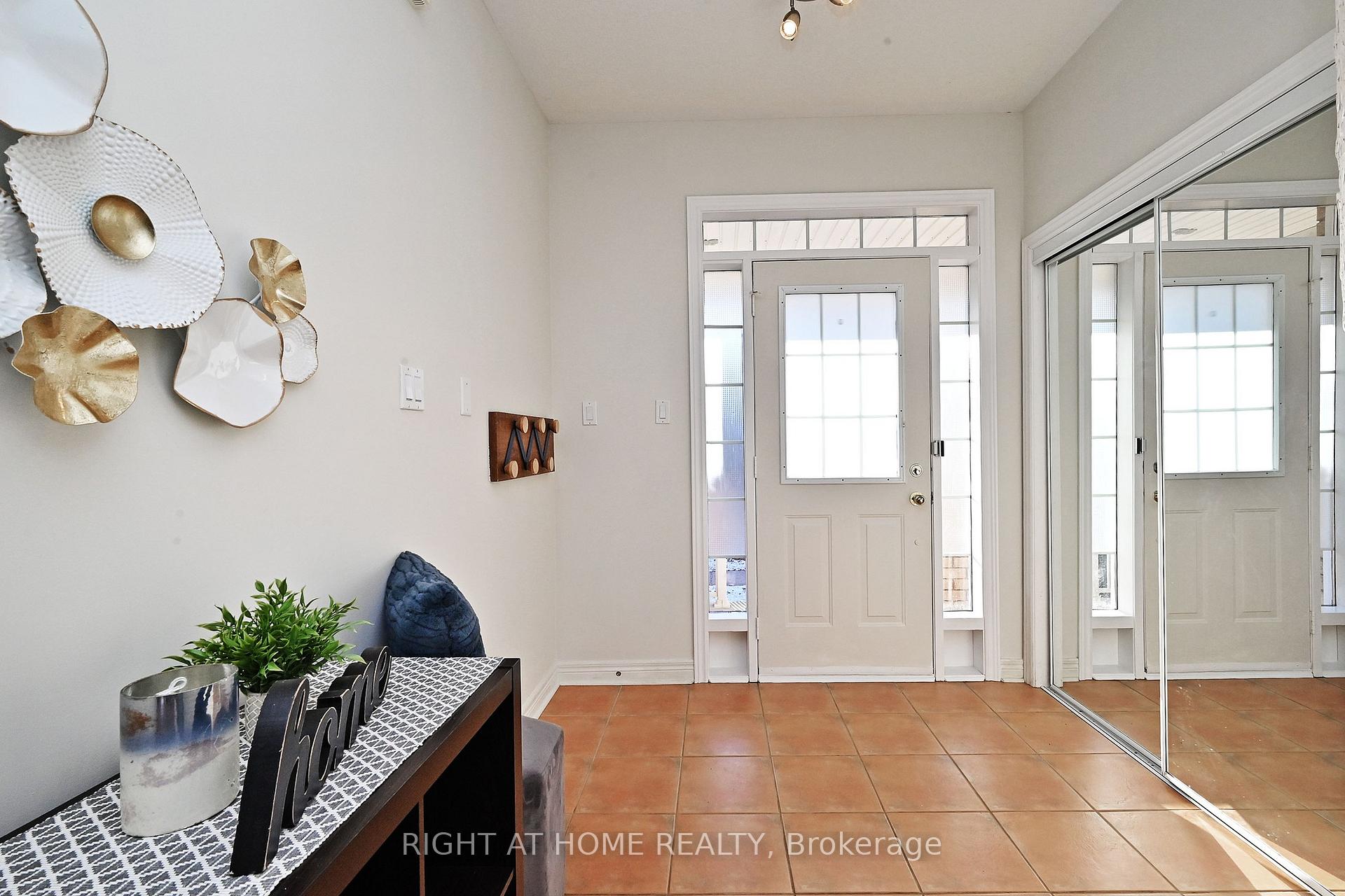 Photo 4 of 58 Valemount Way, Aurora, Bayview Wellington — HOMEH