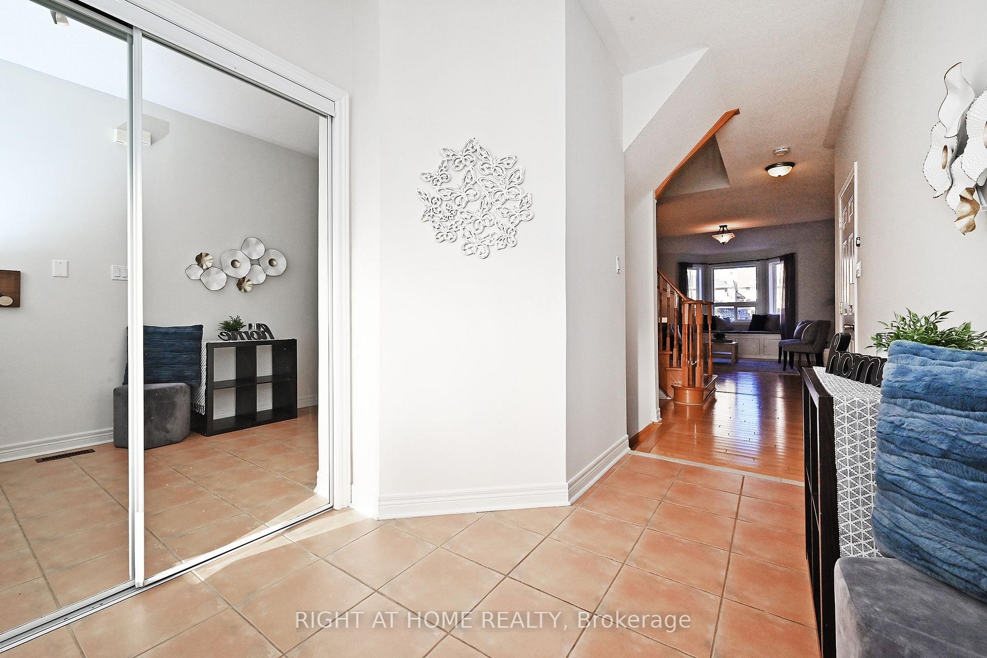 Photo 5 of 58 Valemount Way, Aurora, Bayview Wellington — HOMEH
