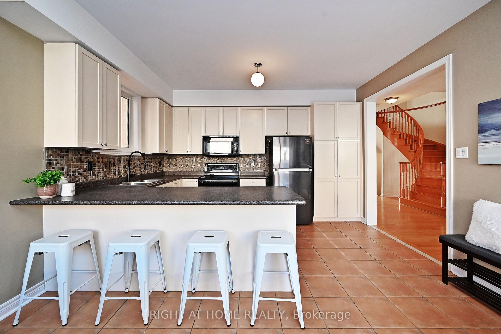Photo 19 of 58 Valemount Way, Aurora, Bayview Wellington — HOMEH