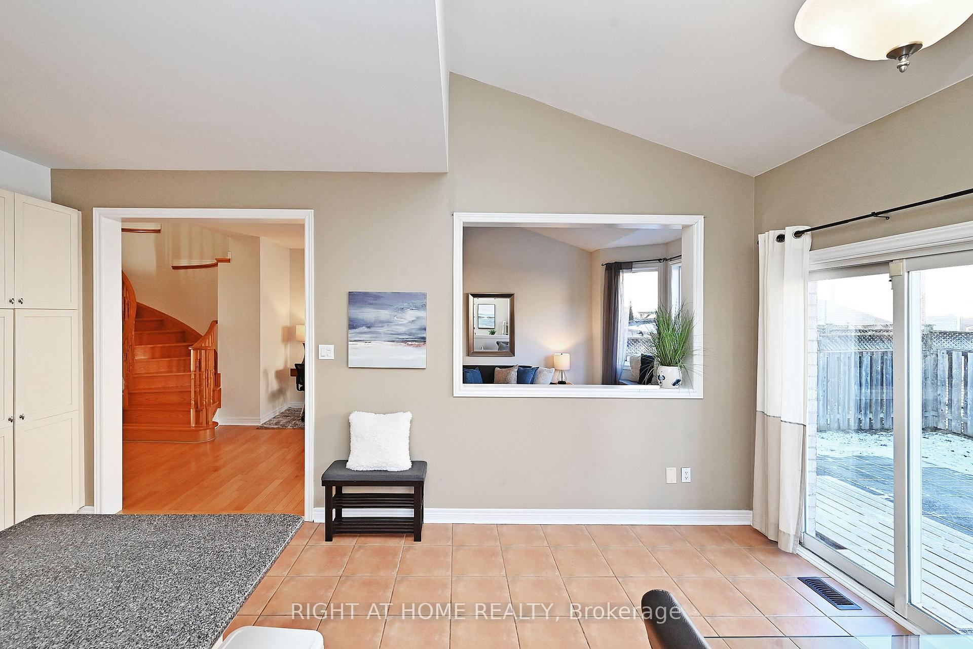 Photo 22 of 58 Valemount Way, Aurora, Bayview Wellington — HOMEH