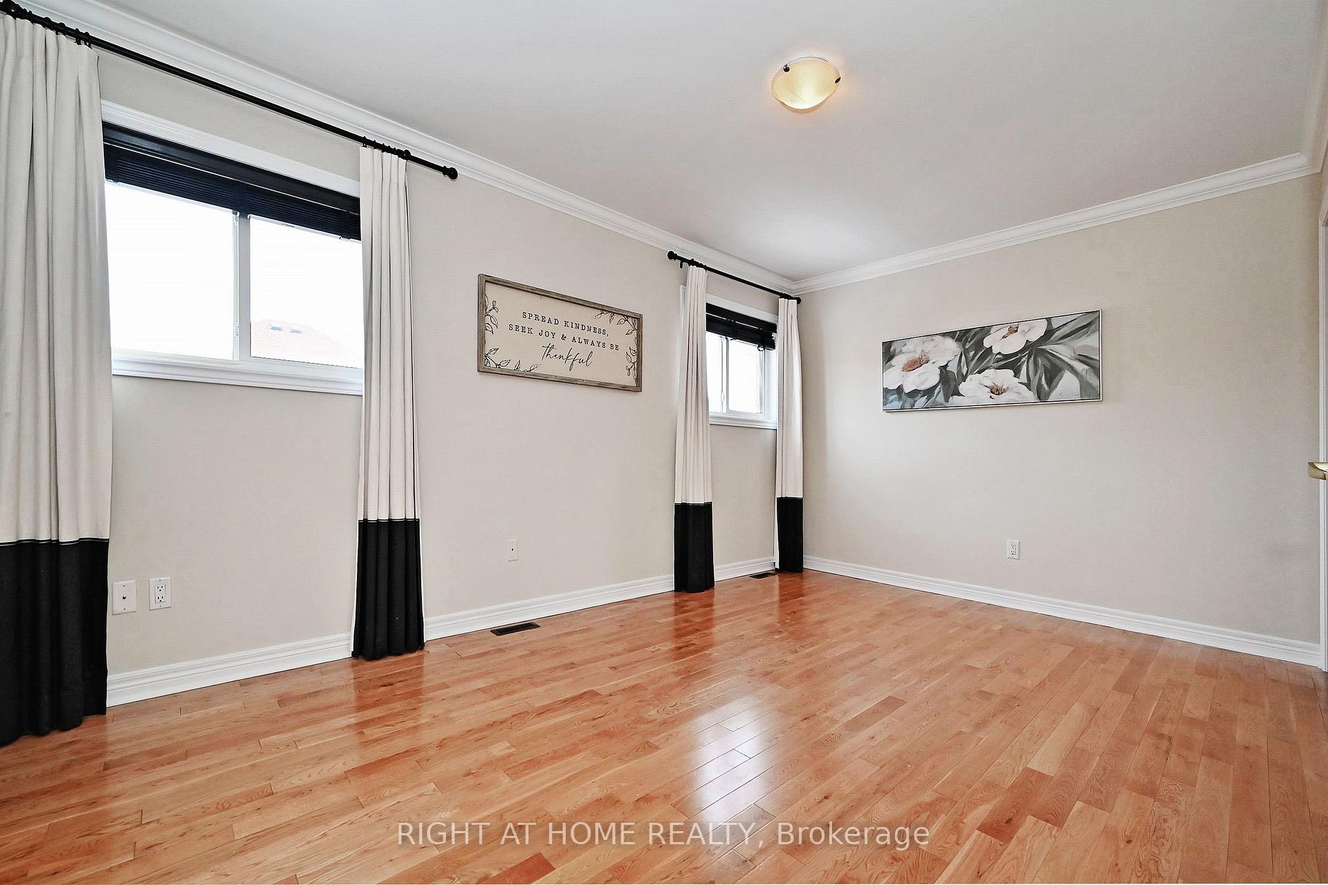 Photo 26 of 58 Valemount Way, Aurora, Bayview Wellington — HOMEH