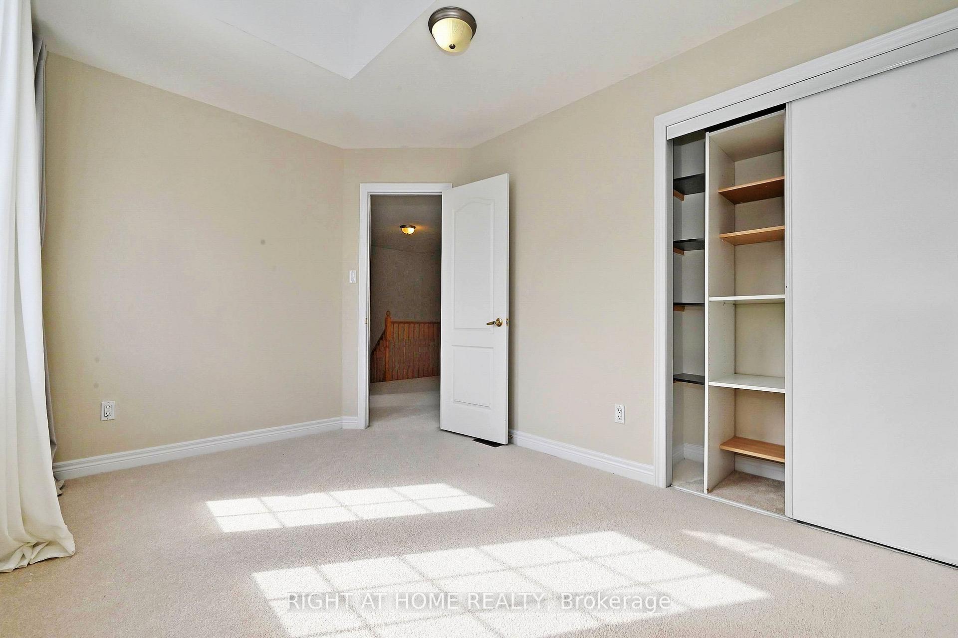 Photo 32 of 58 Valemount Way, Aurora, Bayview Wellington — HOMEH