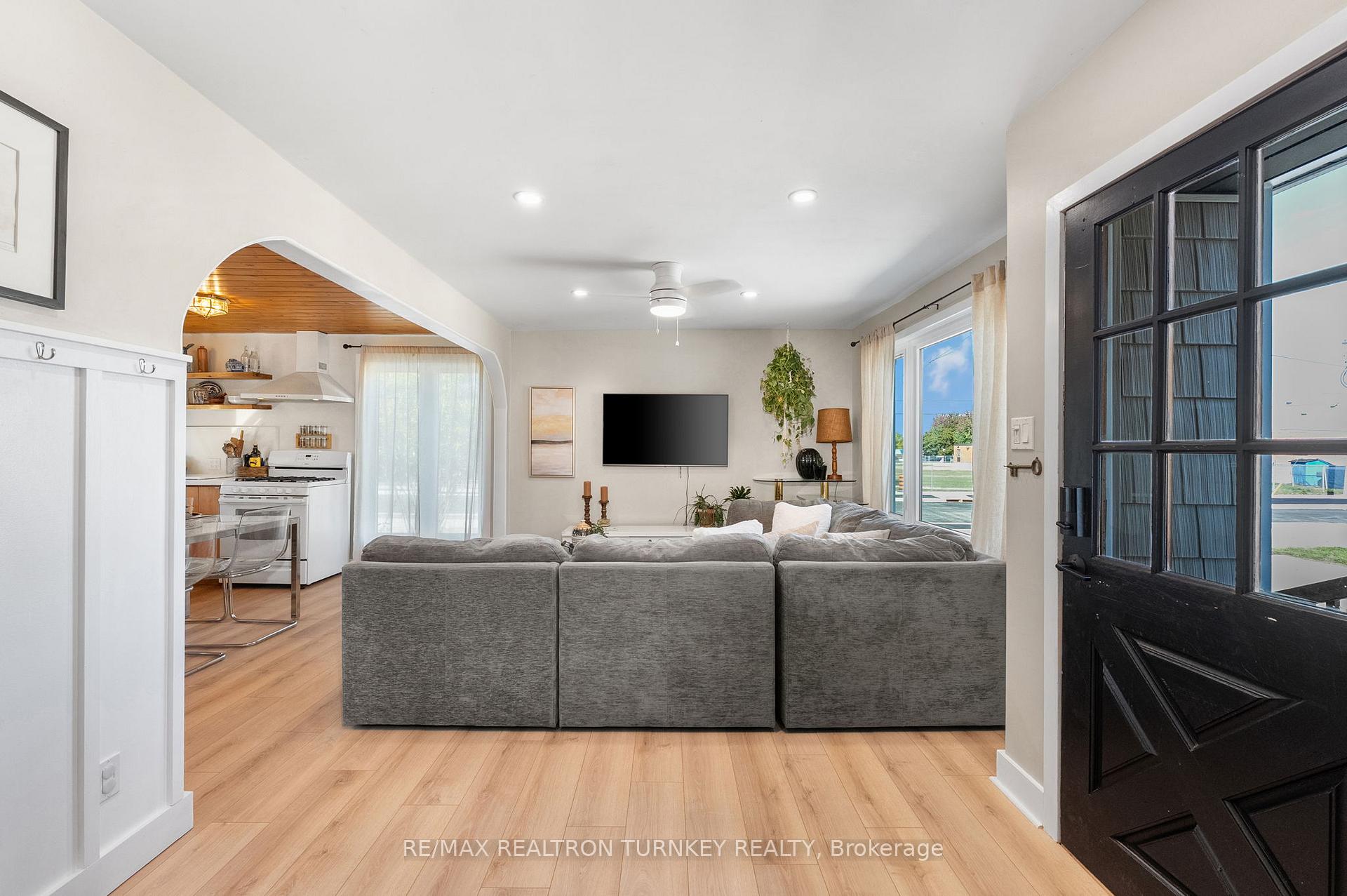 Photo 2 of 86 Simcoe Street, Essa, Angus — HOMEH