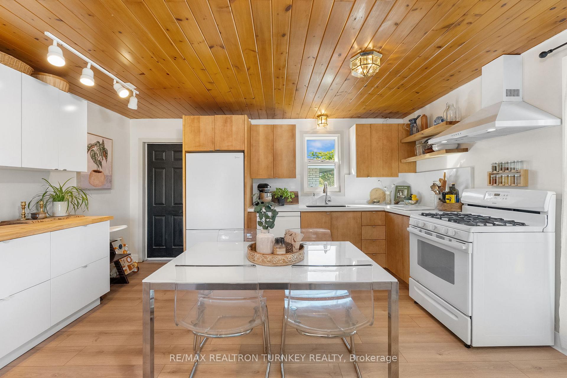 Photo 8 of 86 Simcoe Street, Essa, Angus — HOMEH