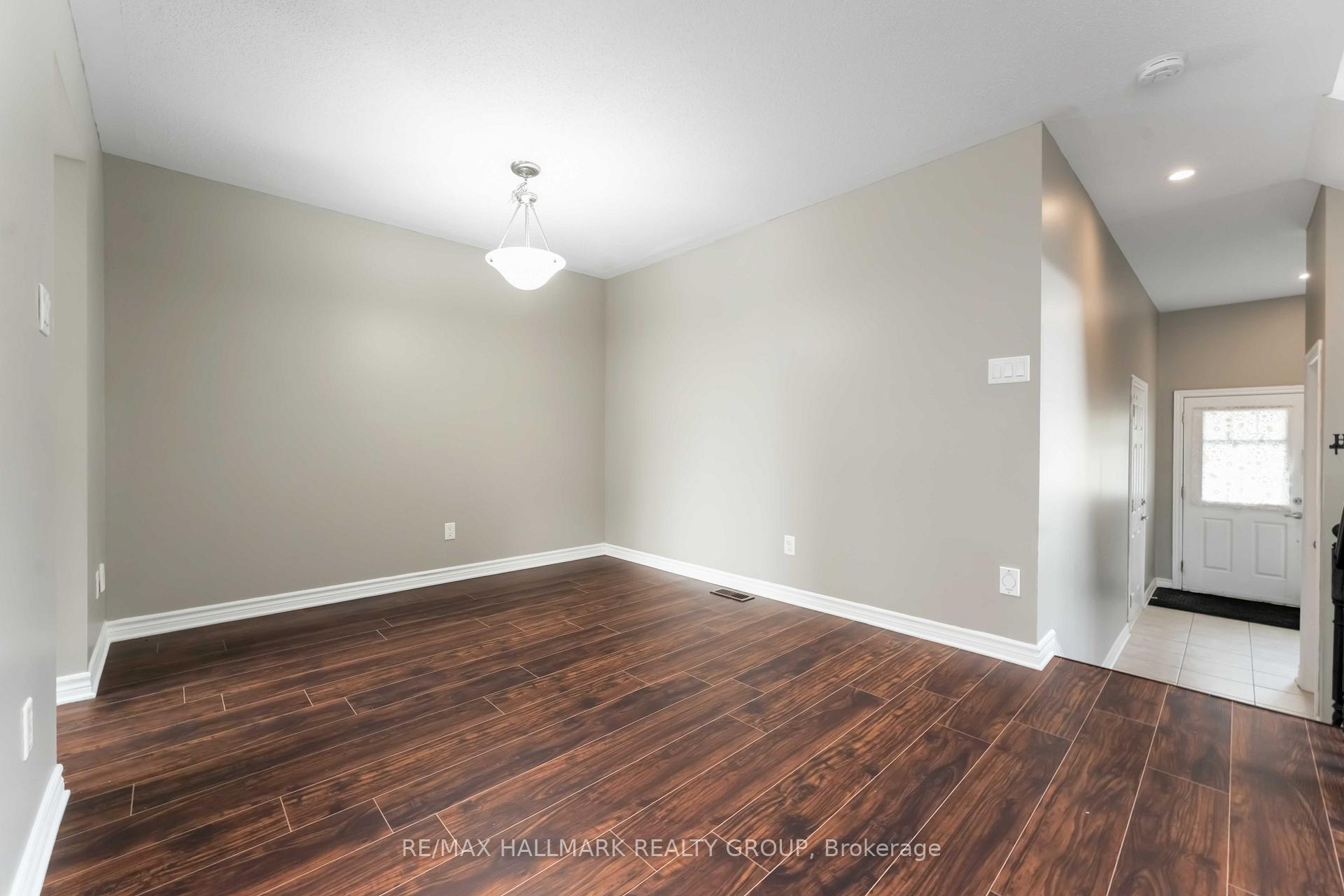 Photo 14 of 125 Mancini Way, Ottawa, Barrhaven - Strandherd — HOMEH