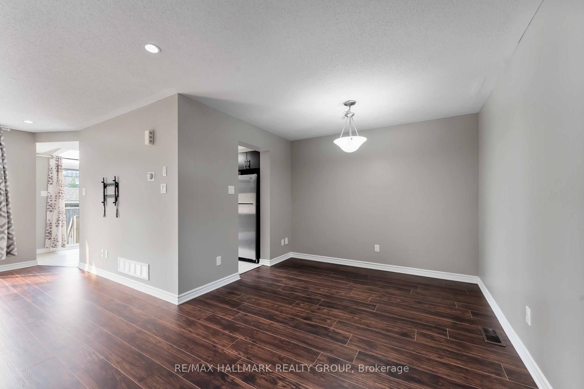 Photo 11 of 125 Mancini Way, Ottawa, Barrhaven - Strandherd — HOMEH