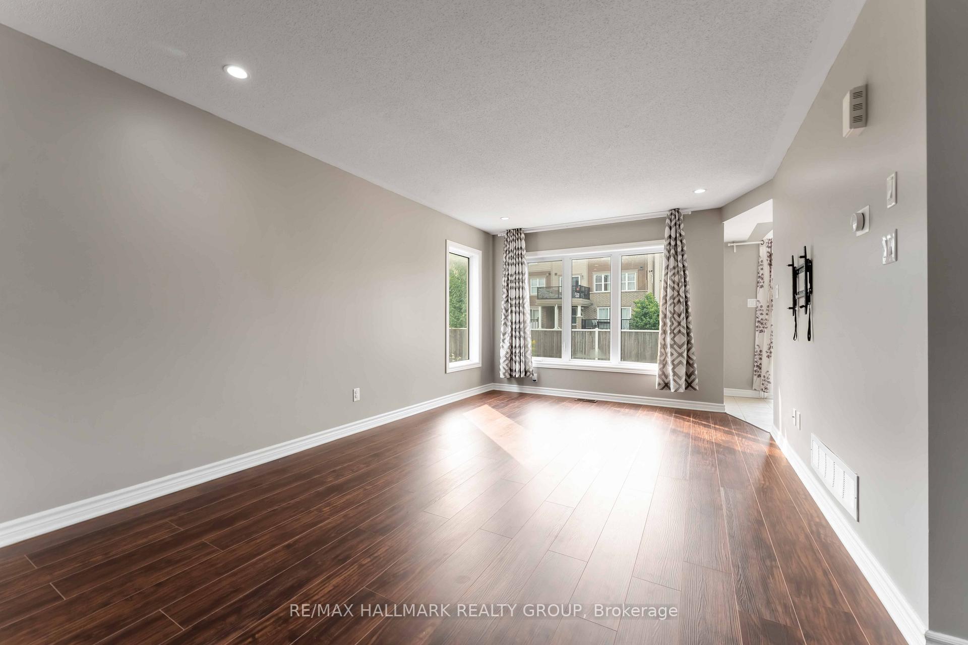 Photo 7 of 125 Mancini Way, Ottawa, Barrhaven - Strandherd — HOMEH