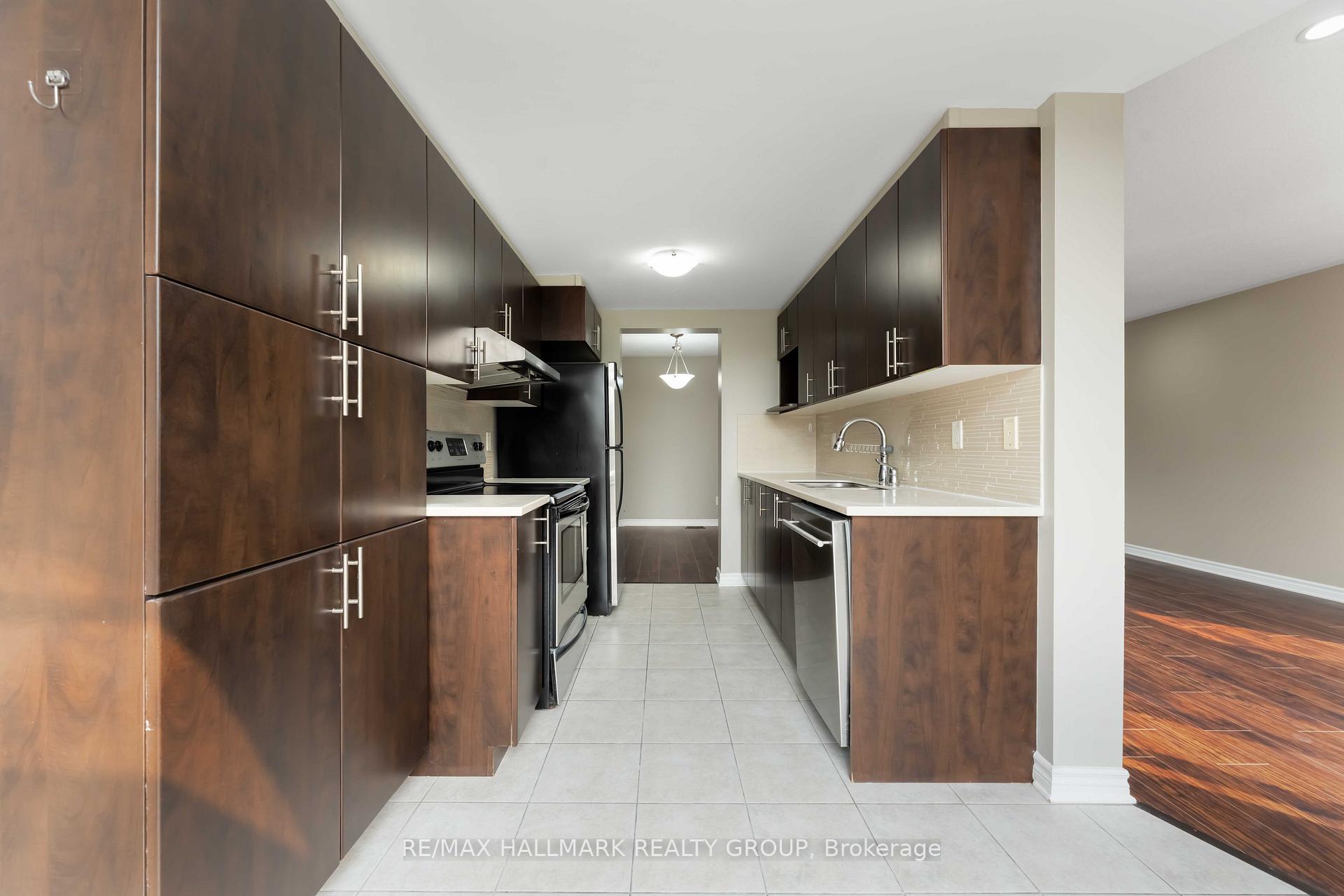 Photo 15 of 125 Mancini Way, Ottawa, Barrhaven - Strandherd — HOMEH