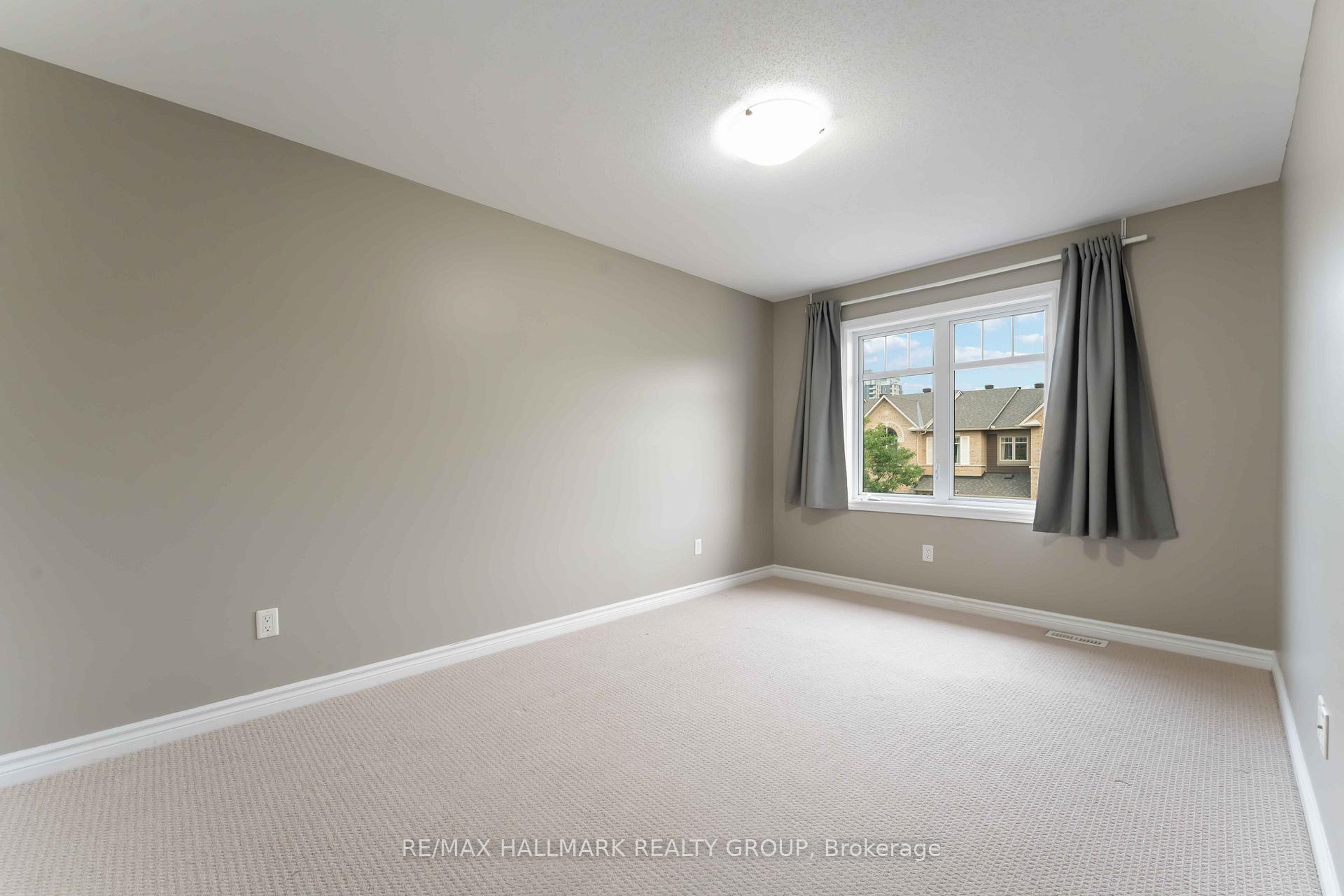 Photo 32 of 125 Mancini Way, Ottawa, Barrhaven - Strandherd — HOMEH
