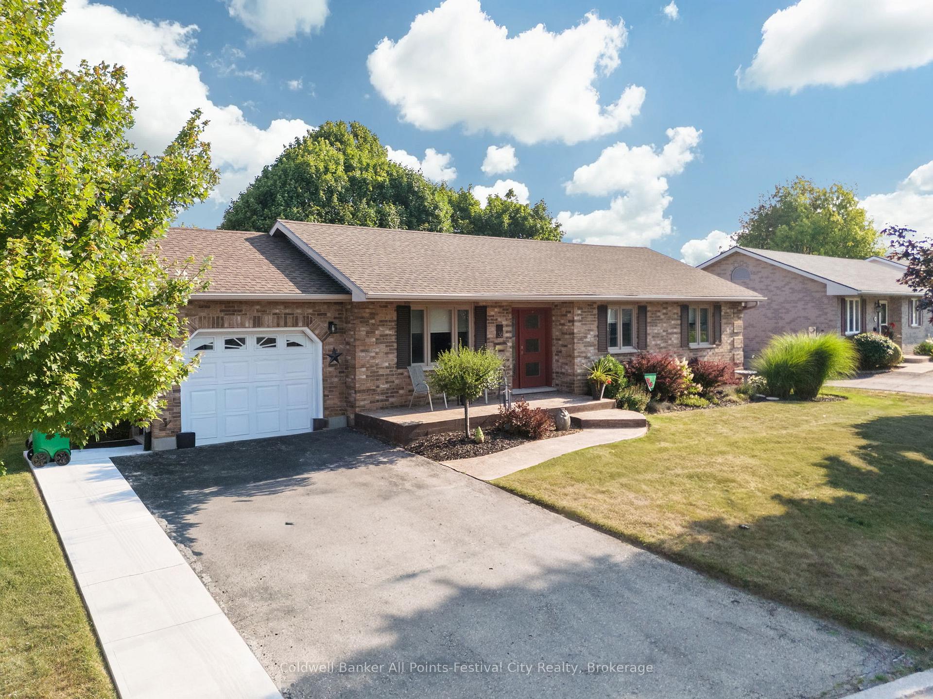 Photo 1 of 36 Balvina Drive W, Goderich, Goderich (Town) — HOMEH