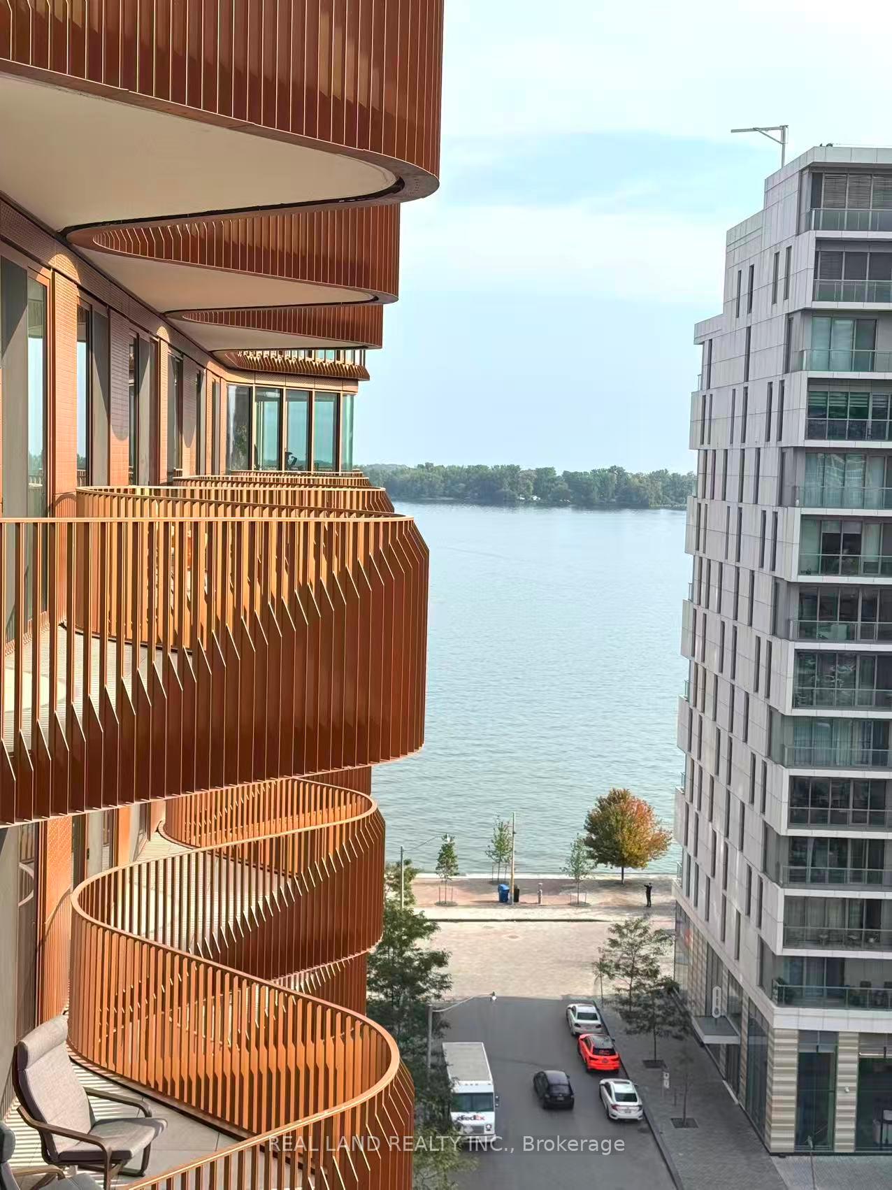 Photo 2 of Unit 1027, 155 Merchants' Wharf, Toronto, Waterfront Communities — HOMEH