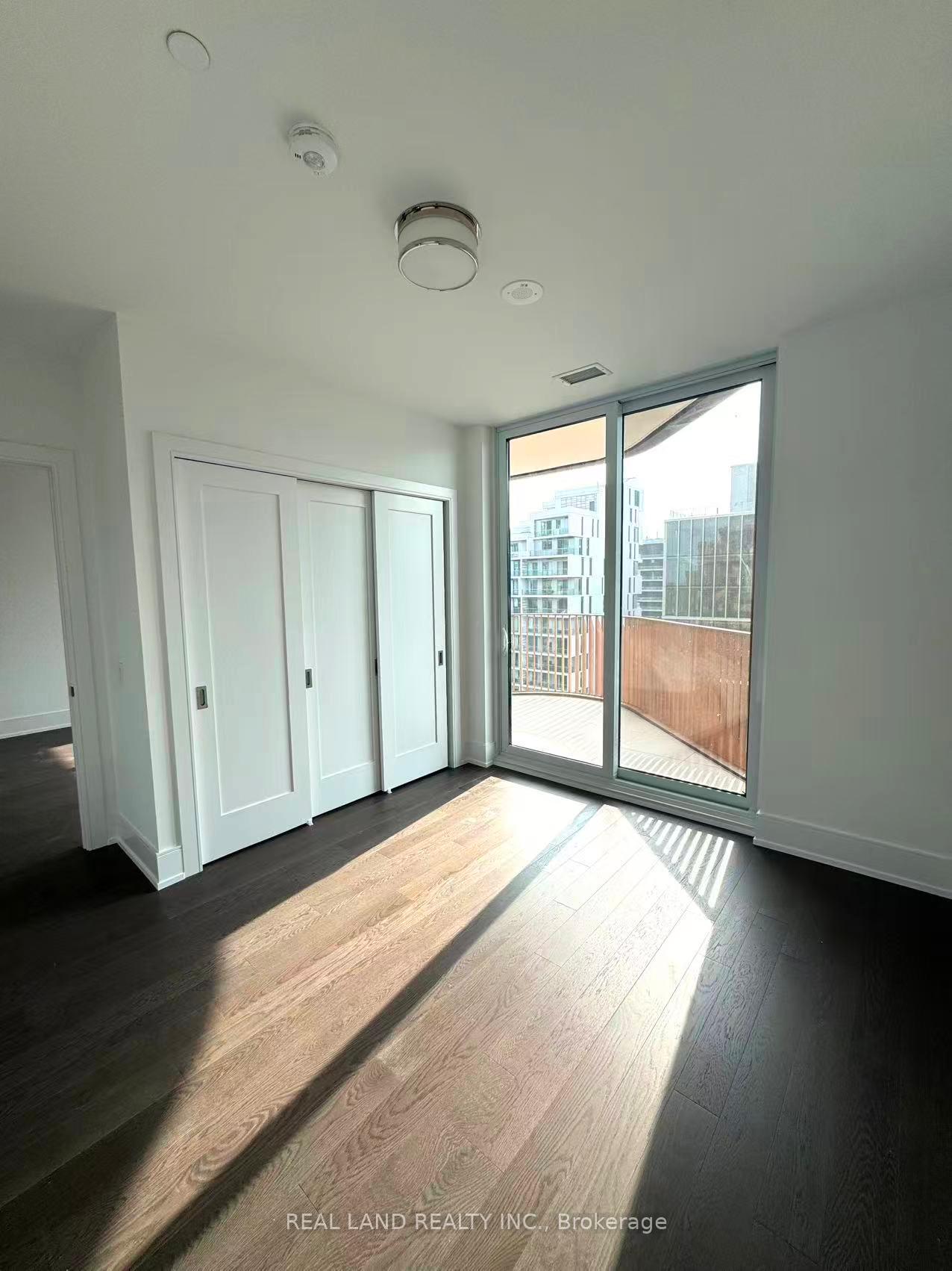 Photo 4 of Unit 1027, 155 Merchants' Wharf, Toronto, Waterfront Communities — HOMEH