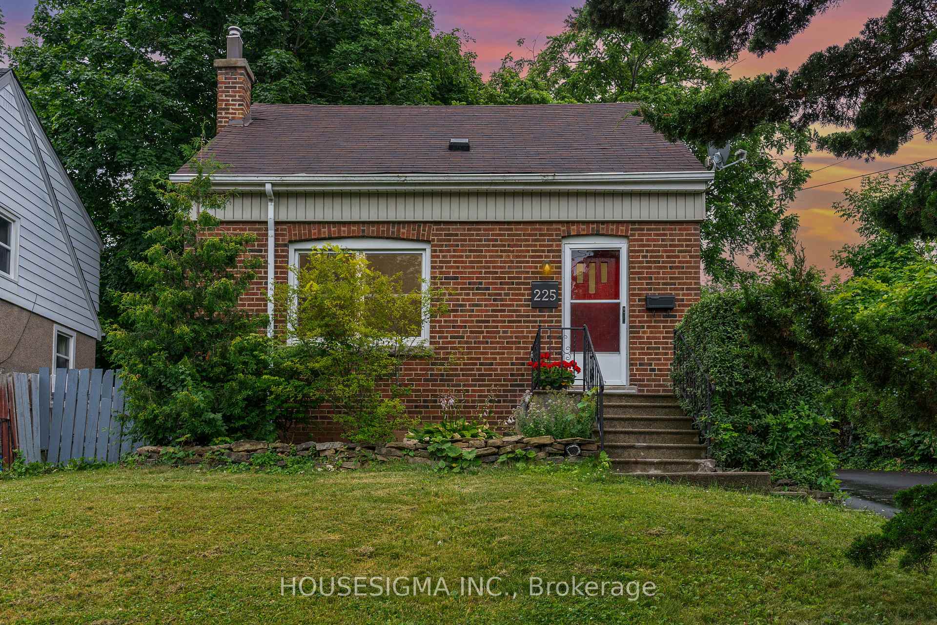 Front of 225 Bowman Street