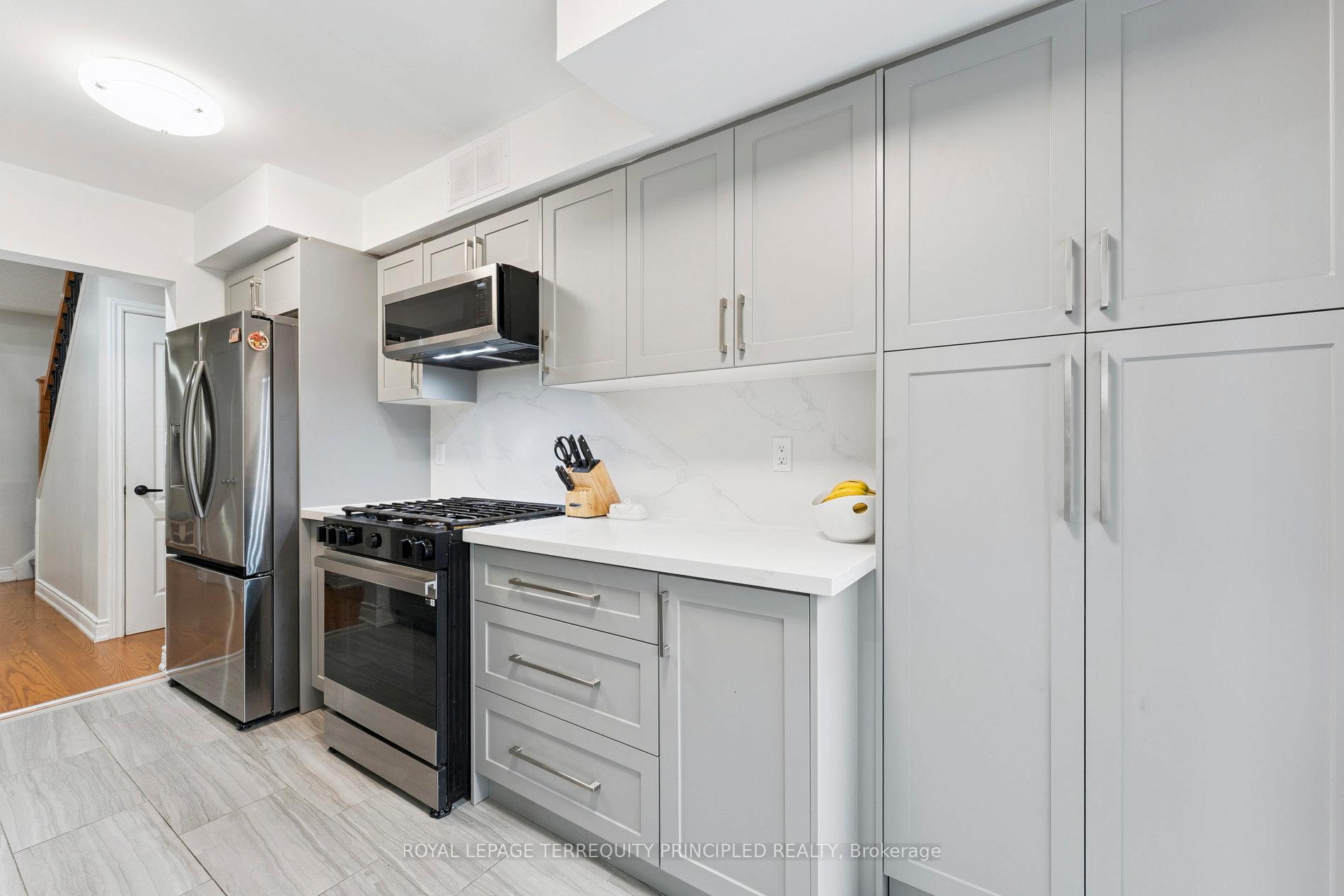 Photo 2 of 97 Royal Salisbury Way, Brampton, Madoc — HOMEH