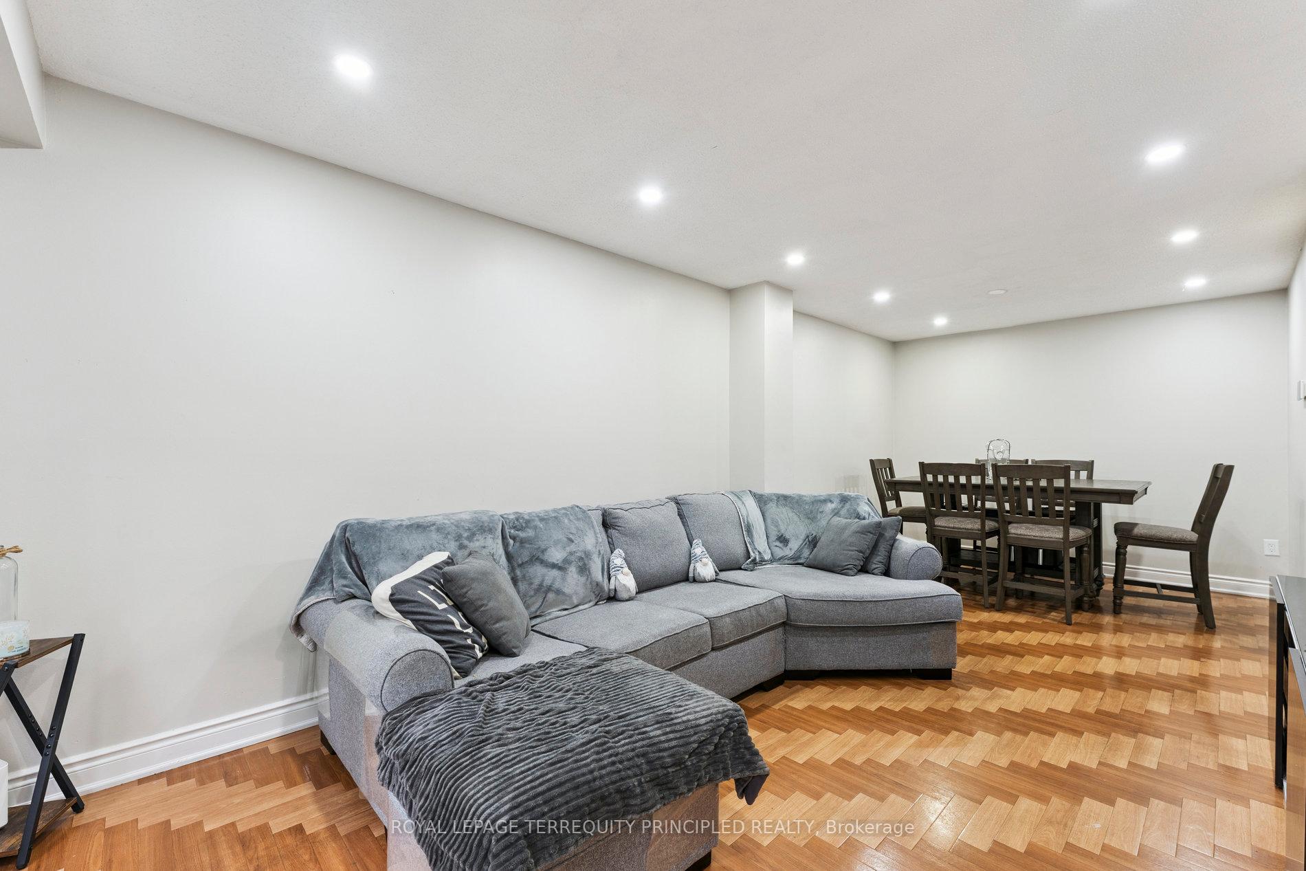 Photo 18 of 97 Royal Salisbury Way, Brampton, Madoc — HOMEH