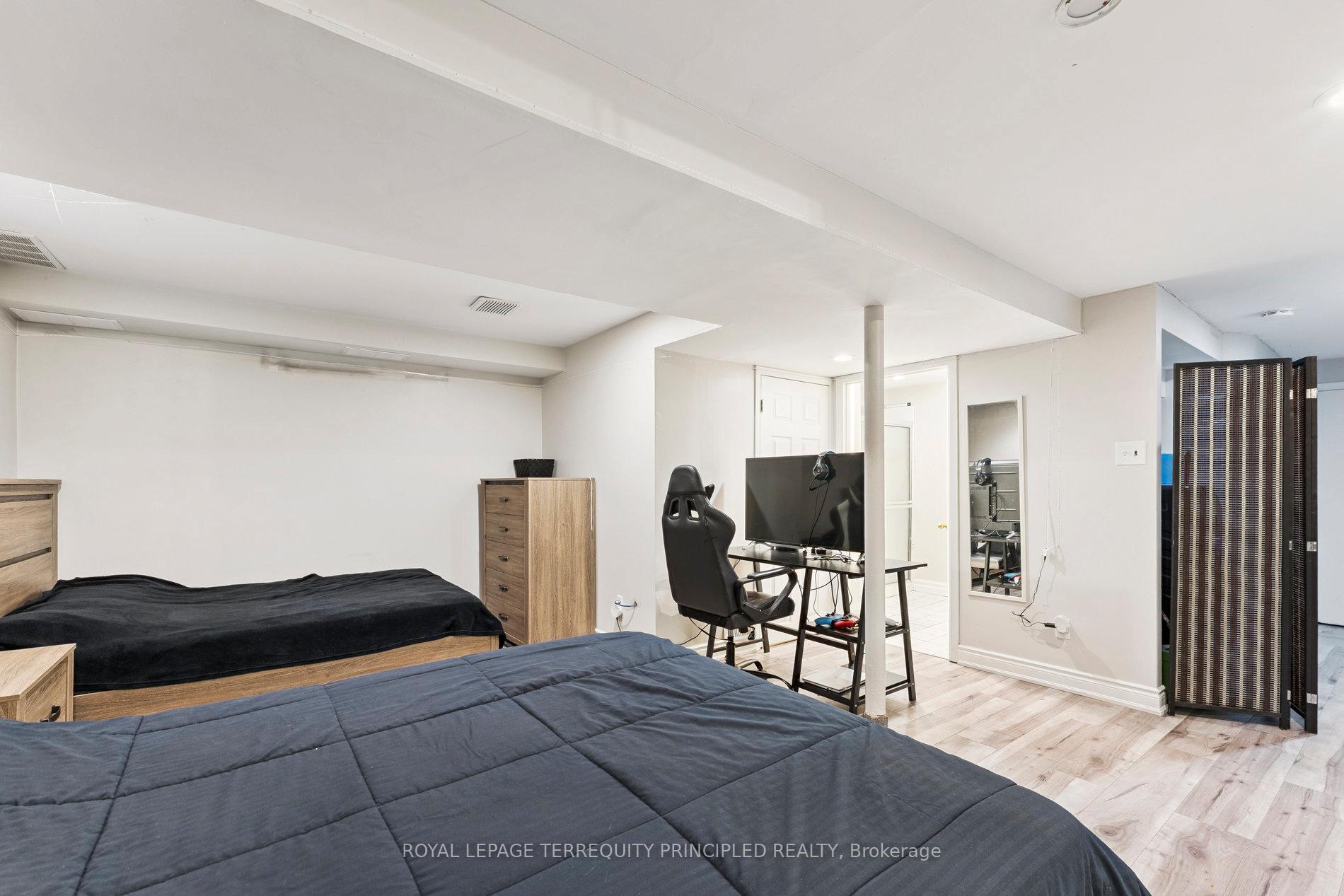Photo 15 of 97 Royal Salisbury Way, Brampton, Madoc — HOMEH