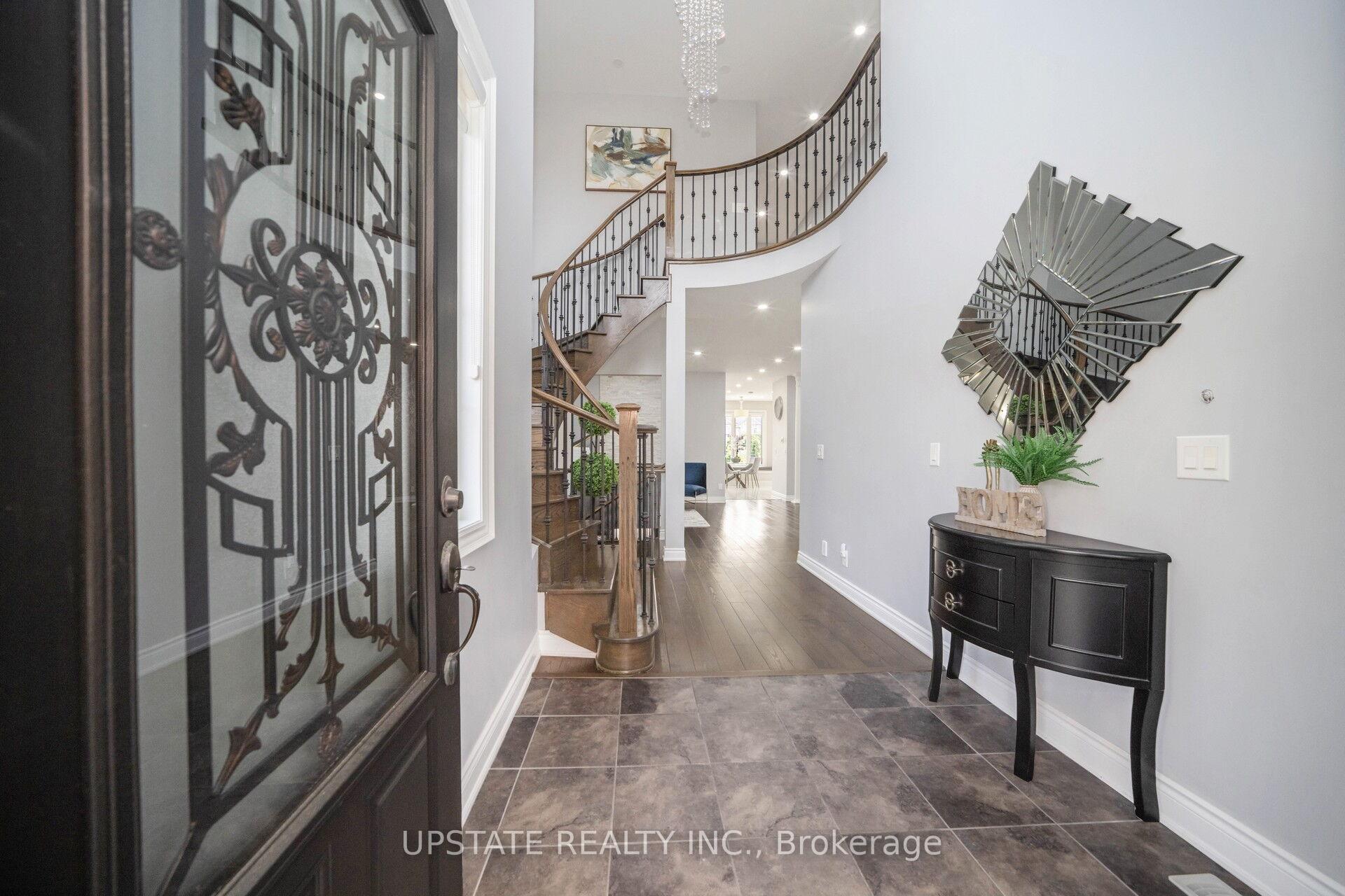 Photo 2 of 8 Lost Canyon Way, Brampton, Credit Valley — HOMEH