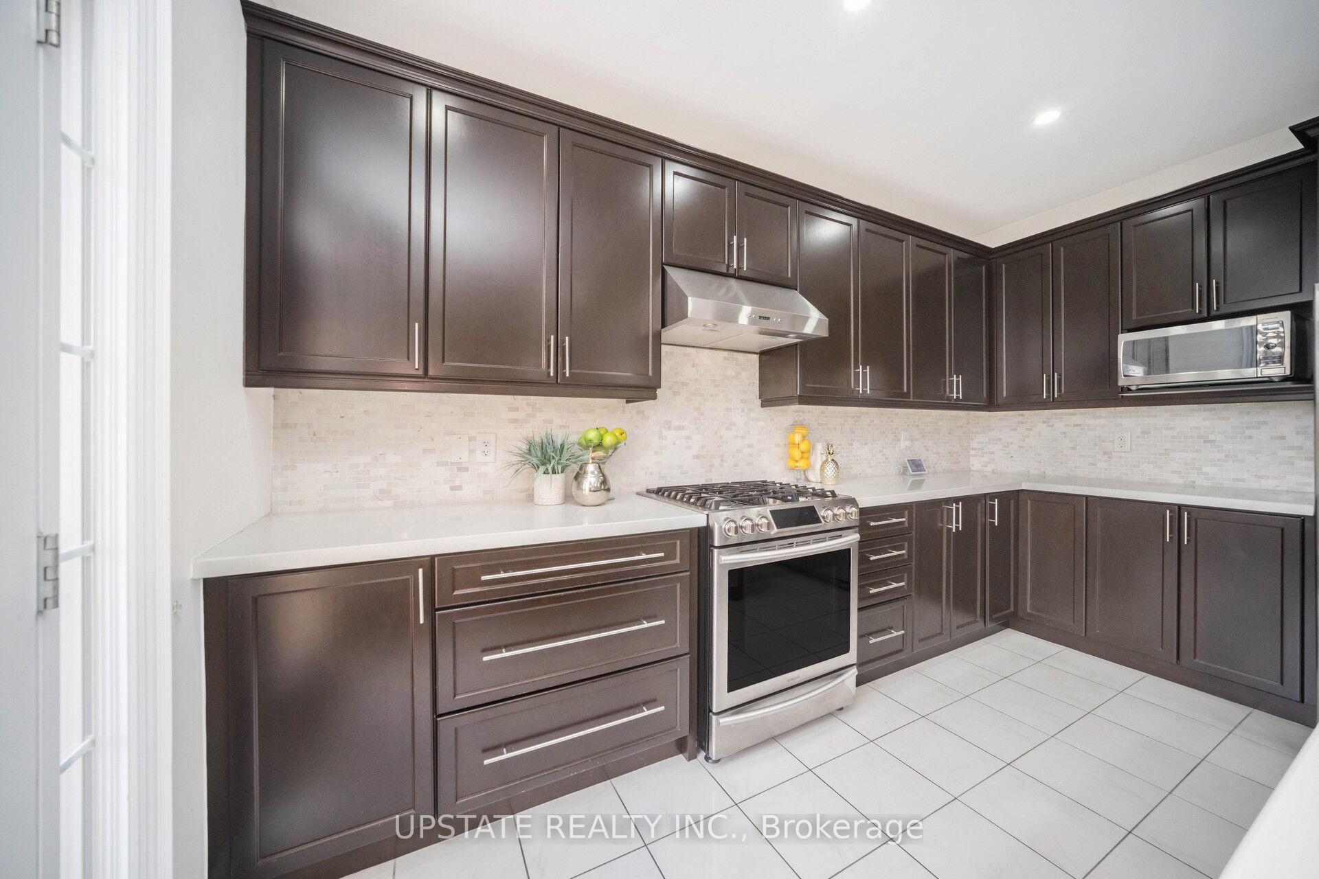 Photo 9 of 8 Lost Canyon Way, Brampton, Credit Valley — HOMEH