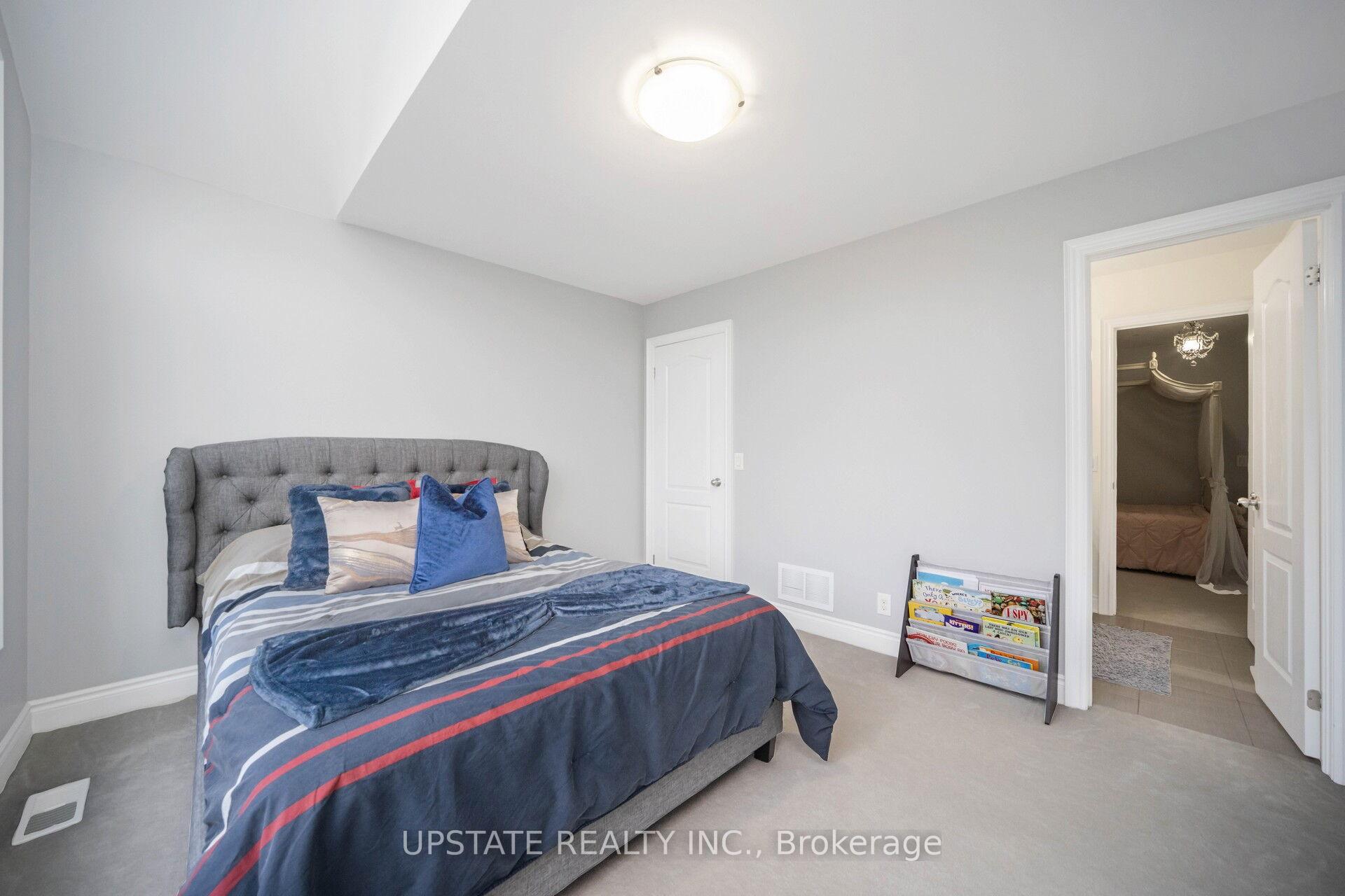 Photo 13 of 8 Lost Canyon Way, Brampton, Credit Valley — HOMEH