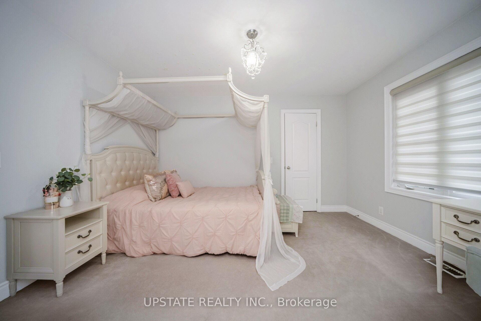 Photo 17 of 8 Lost Canyon Way, Brampton, Credit Valley — HOMEH